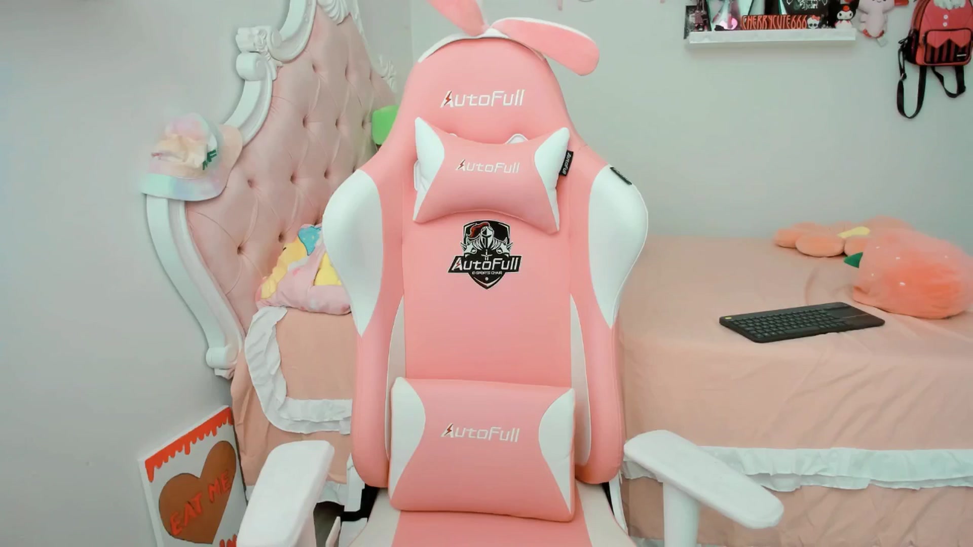 Gallery image thumbnail from Cherrycute666's myfreecams stream on, 07/10/2025, 22:20 image 12 of 20