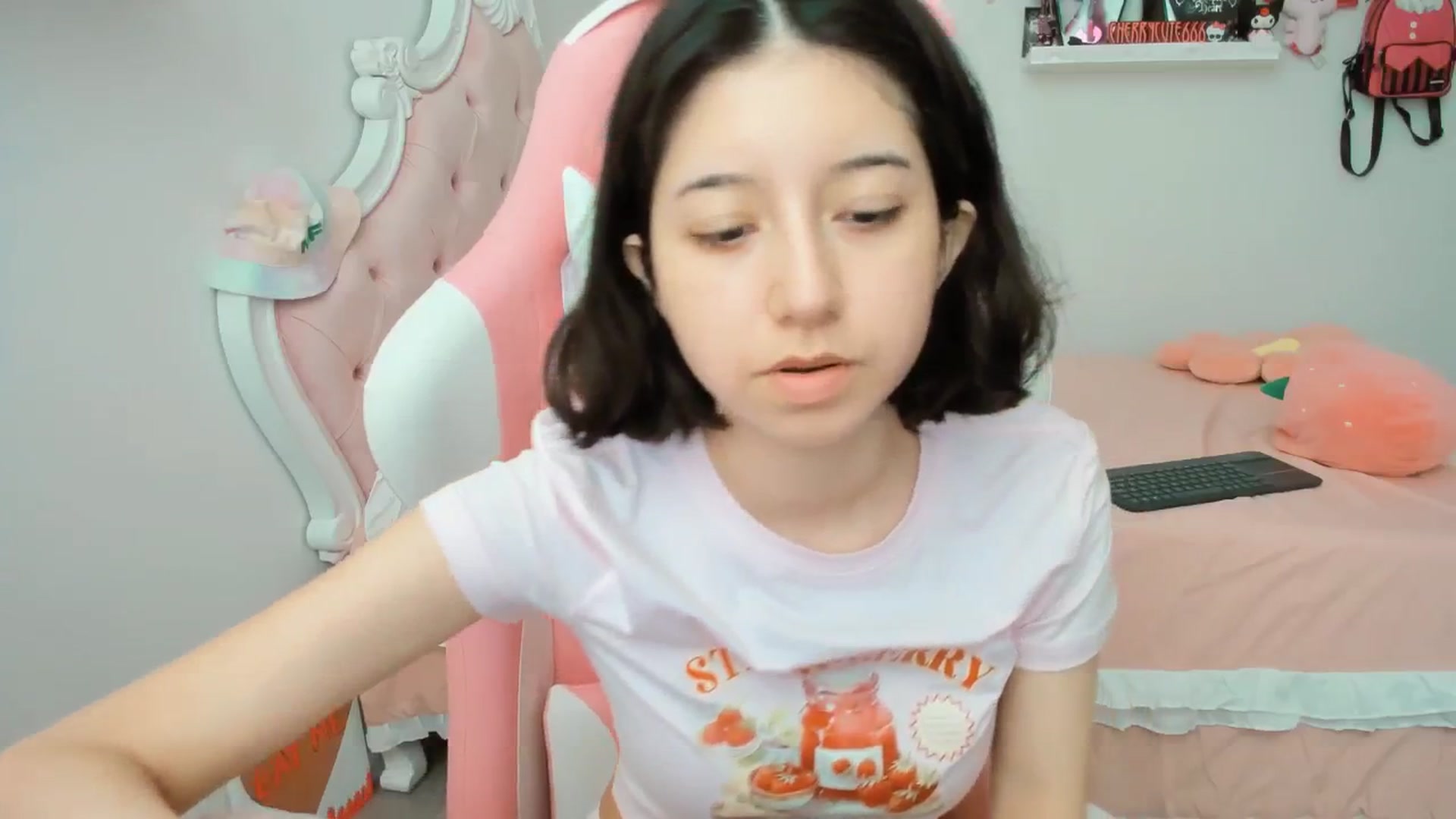 Gallery image thumbnail from Cherrycute666's myfreecams stream on, 07/10/2025, 22:20 image 8 of 20