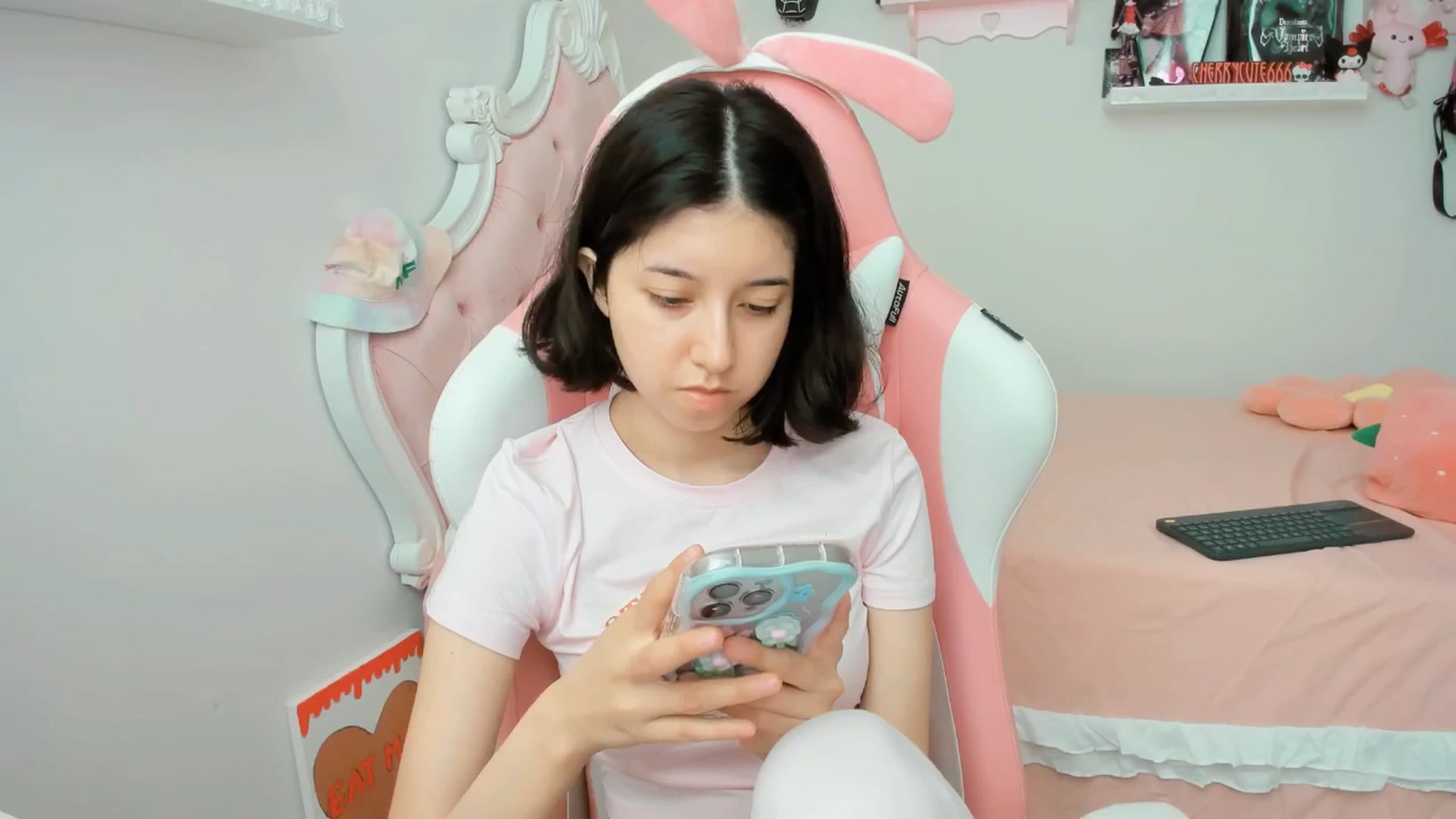 Gallery image thumbnail from Cherrycute666's myfreecams stream on, 07/10/2025, 22:20 image 2 of 20