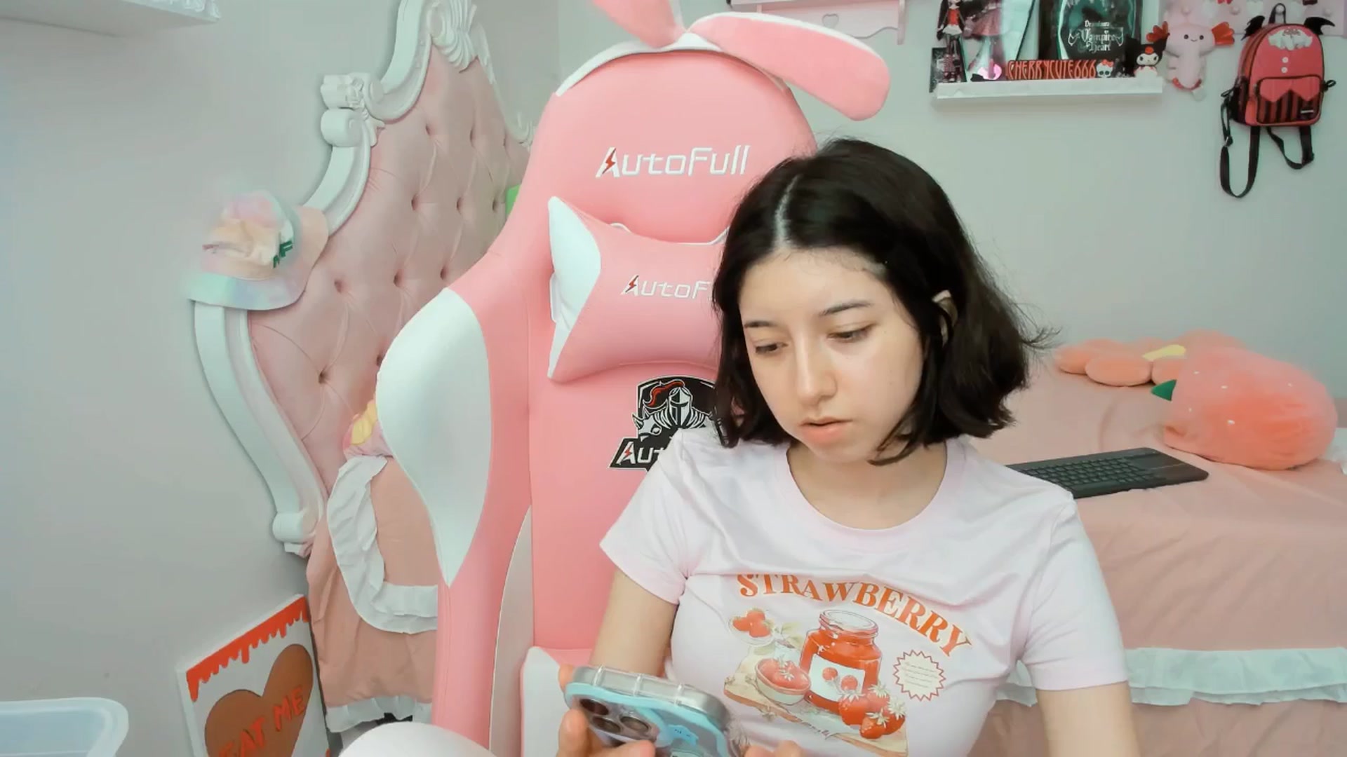 Gallery image thumbnail from Cherrycute666's myfreecams stream on, 07/10/2025, 22:20 image 5 of 20