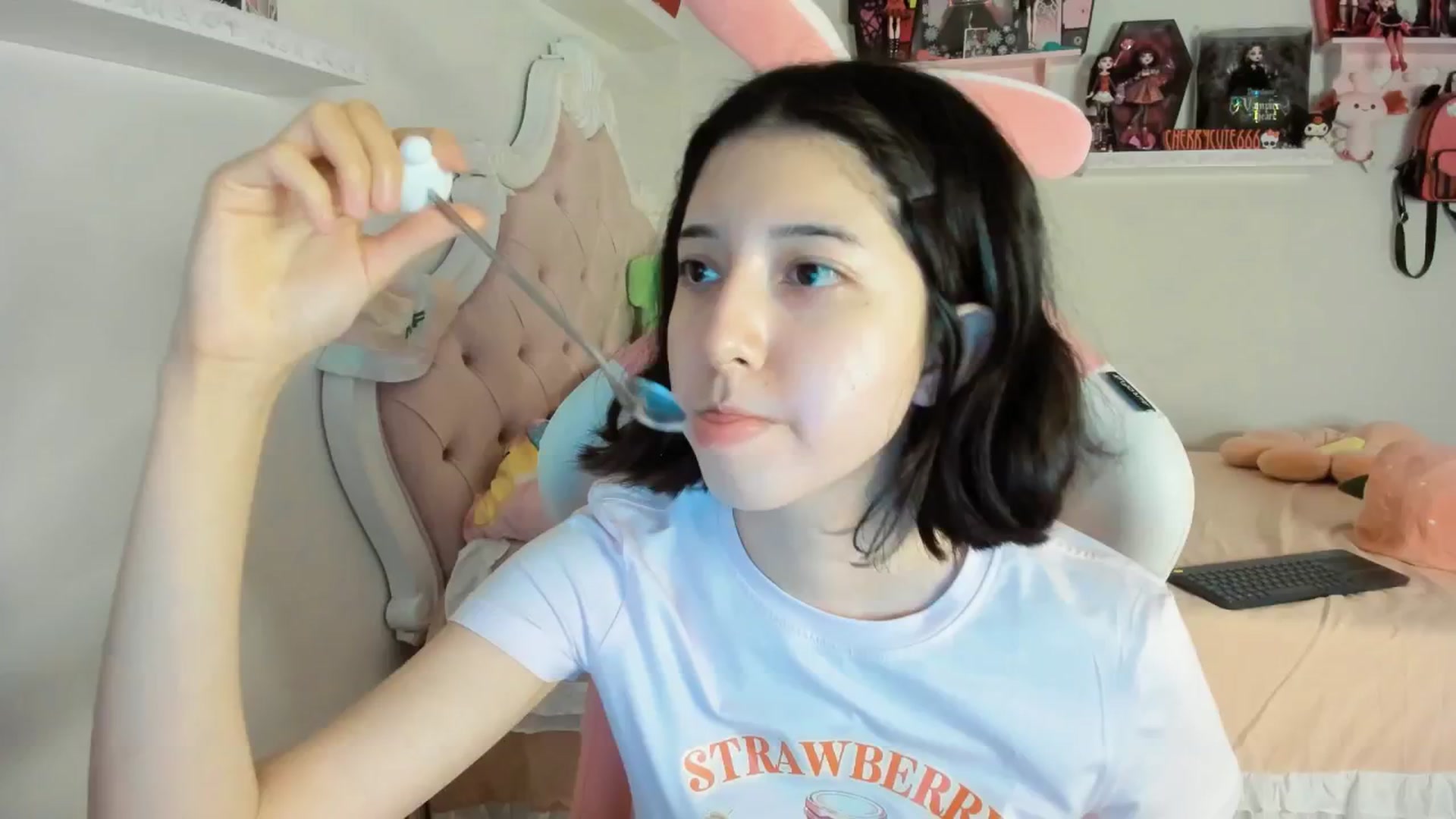 Gallery image thumbnail from Cherrycute666's myfreecams stream on, 07/11/2025, 02:05 image 20 of 20