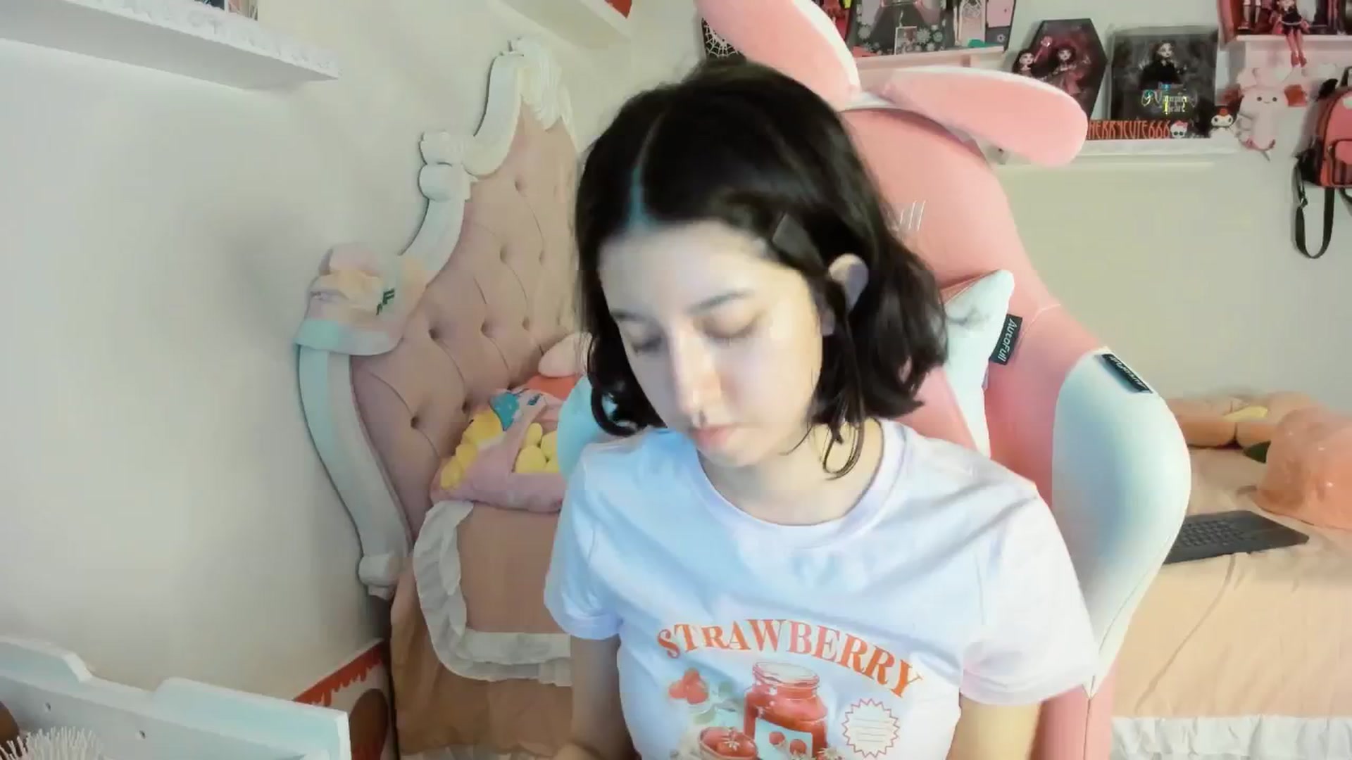 Gallery image thumbnail from Cherrycute666's myfreecams stream on, 07/11/2025, 02:05 image 7 of 20