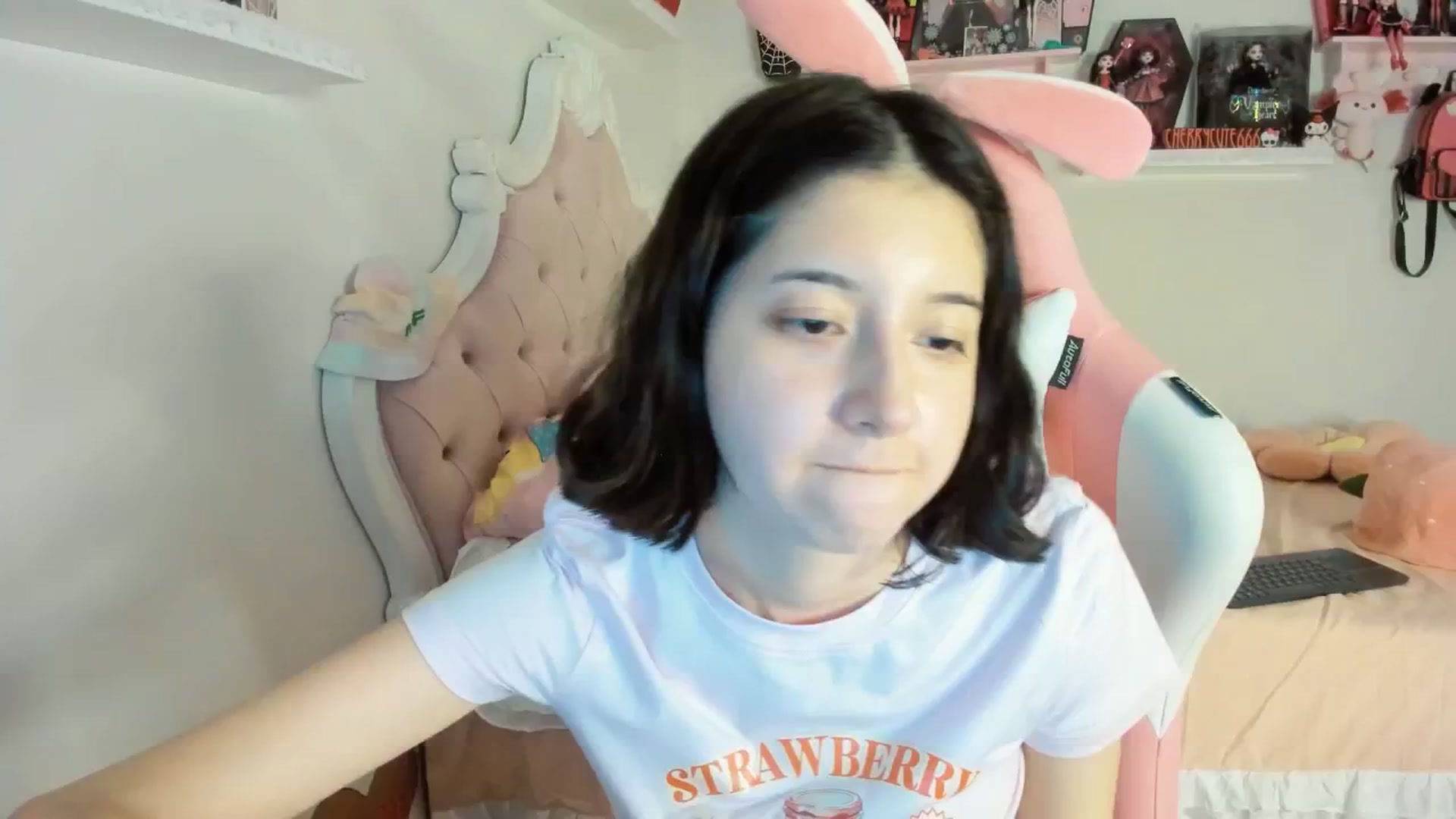 Gallery image thumbnail from Cherrycute666's myfreecams stream on, 07/11/2025, 02:05 image 1 of 20