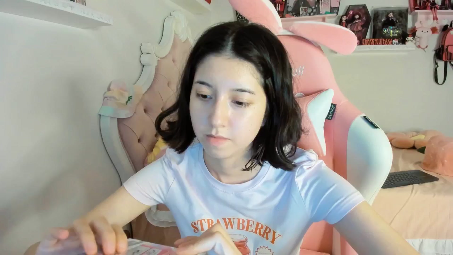 Gallery image thumbnail from Cherrycute666's myfreecams stream on, 07/11/2025, 02:05 image 2 of 20