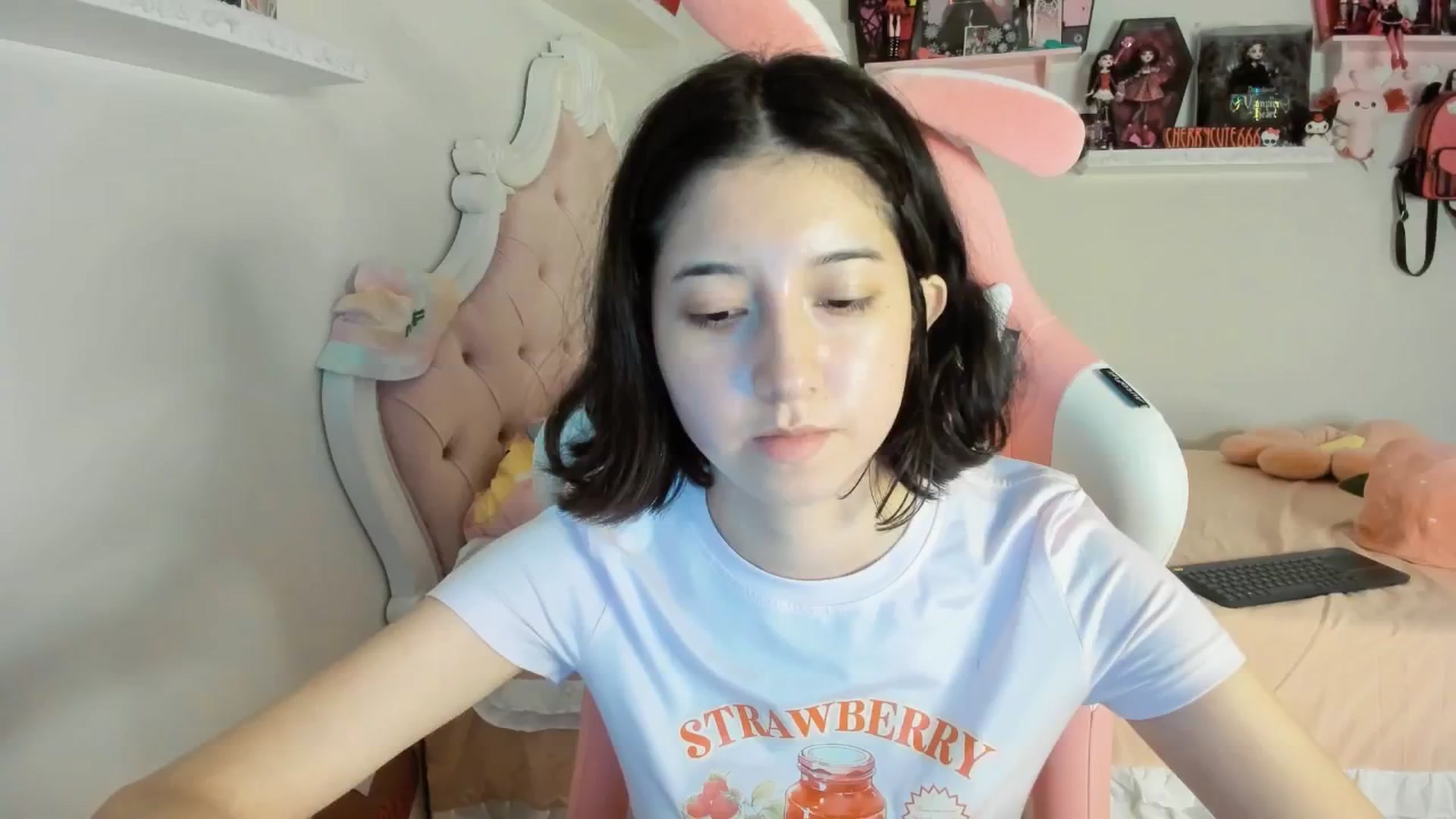 Gallery image thumbnail from Cherrycute666's myfreecams stream on, 07/11/2025, 02:05 image 19 of 20