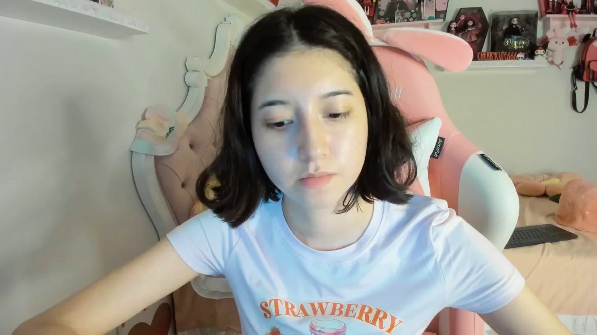 Gallery image thumbnail from Cherrycute666's myfreecams stream on, 07/11/2025, 02:05 image 4 of 20