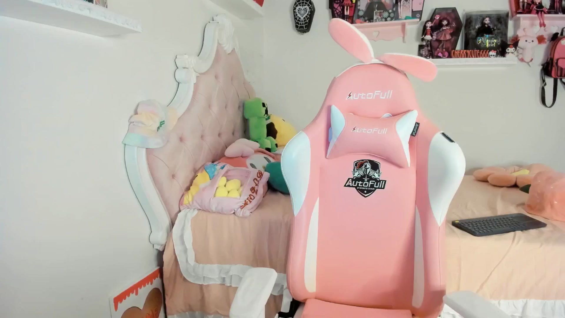Gallery image thumbnail from Cherrycute666's myfreecams stream on, 07/11/2025, 02:05 image 12 of 20
