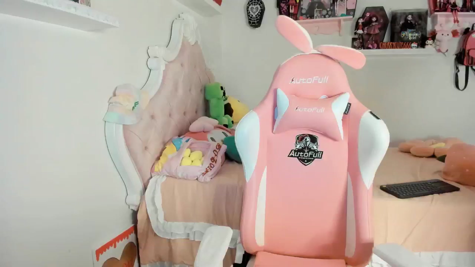 Gallery image thumbnail from Cherrycute666's myfreecams stream on, 07/11/2025, 02:05 image 16 of 20