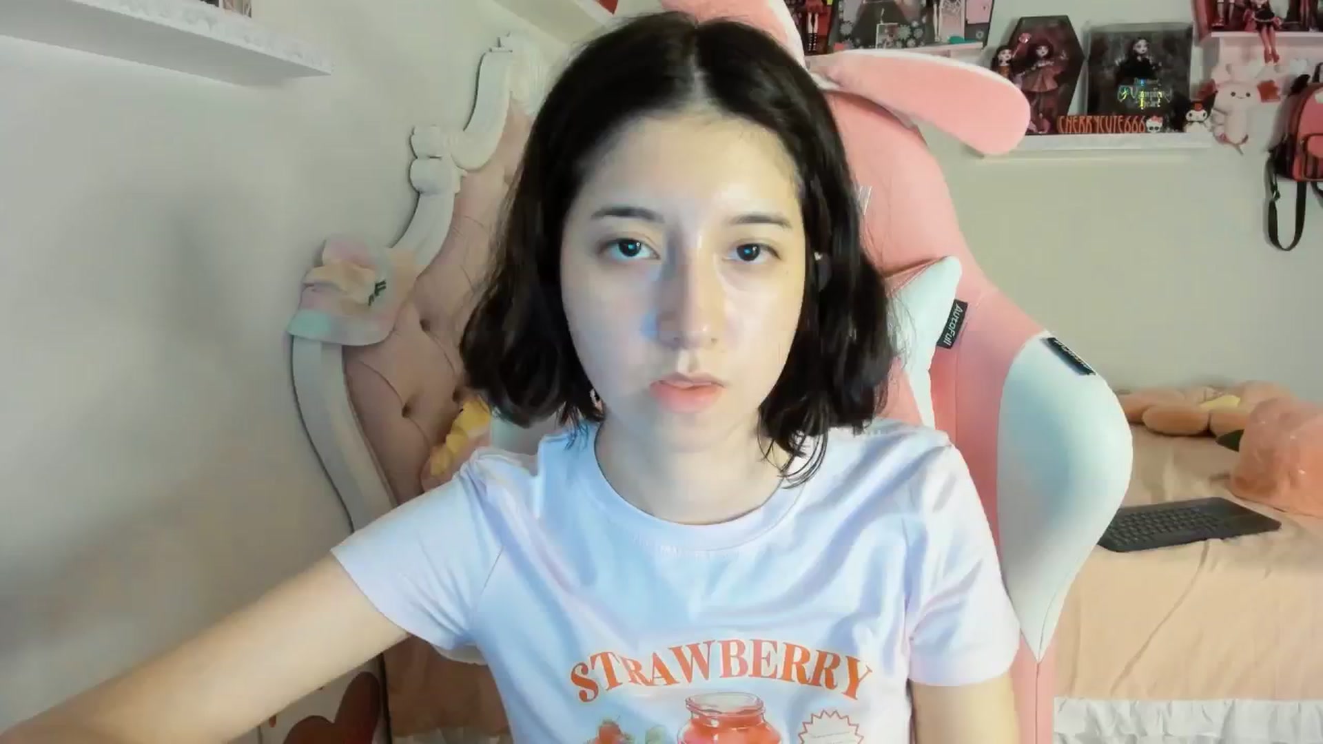 Gallery image thumbnail from Cherrycute666's myfreecams stream on, 07/11/2025, 02:05 image 11 of 20