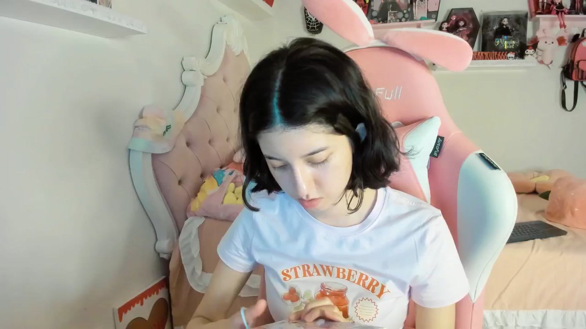 Gallery image thumbnail from Cherrycute666's myfreecams stream on, 07/11/2025, 02:05 image 8 of 20