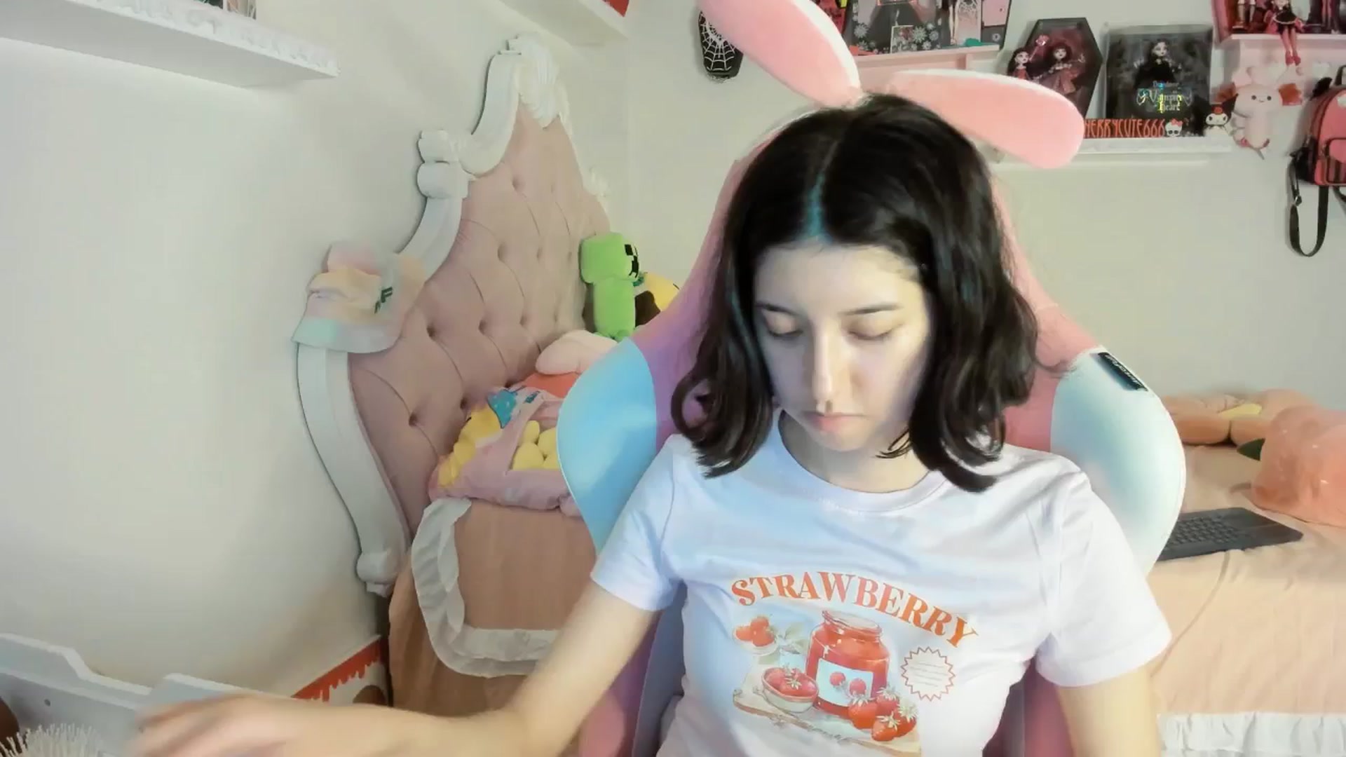 Gallery image thumbnail from Cherrycute666's myfreecams stream on, 07/11/2025, 02:05 image 5 of 20