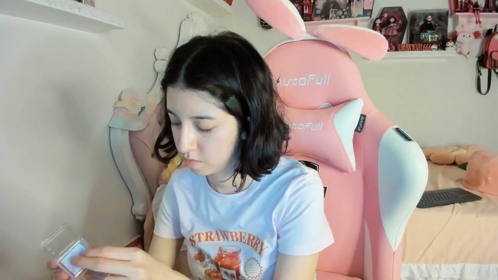 Gallery image thumbnail from Cherrycute666's myfreecams stream on, 07/11/2025, 02:05 image 10 of 20