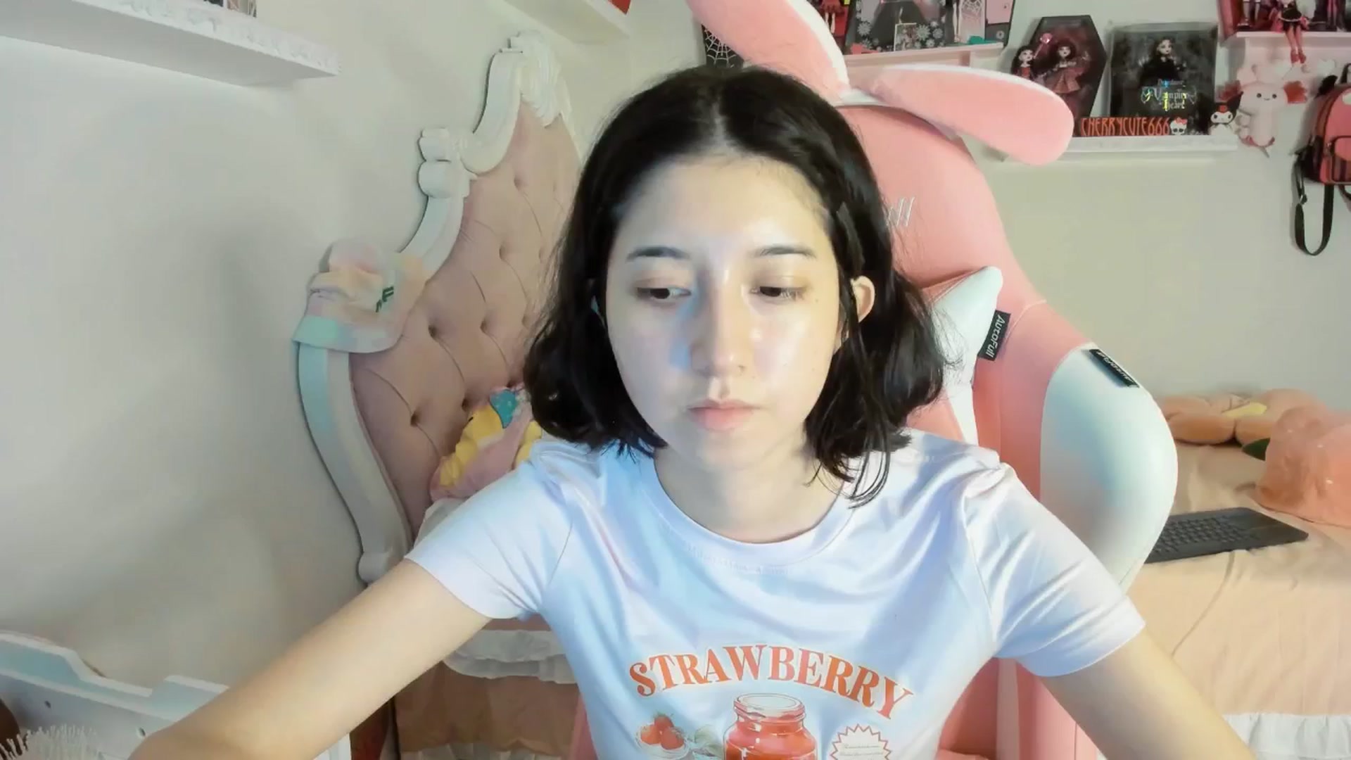Gallery image thumbnail from Cherrycute666's myfreecams stream on, 07/11/2025, 02:05 image 6 of 20