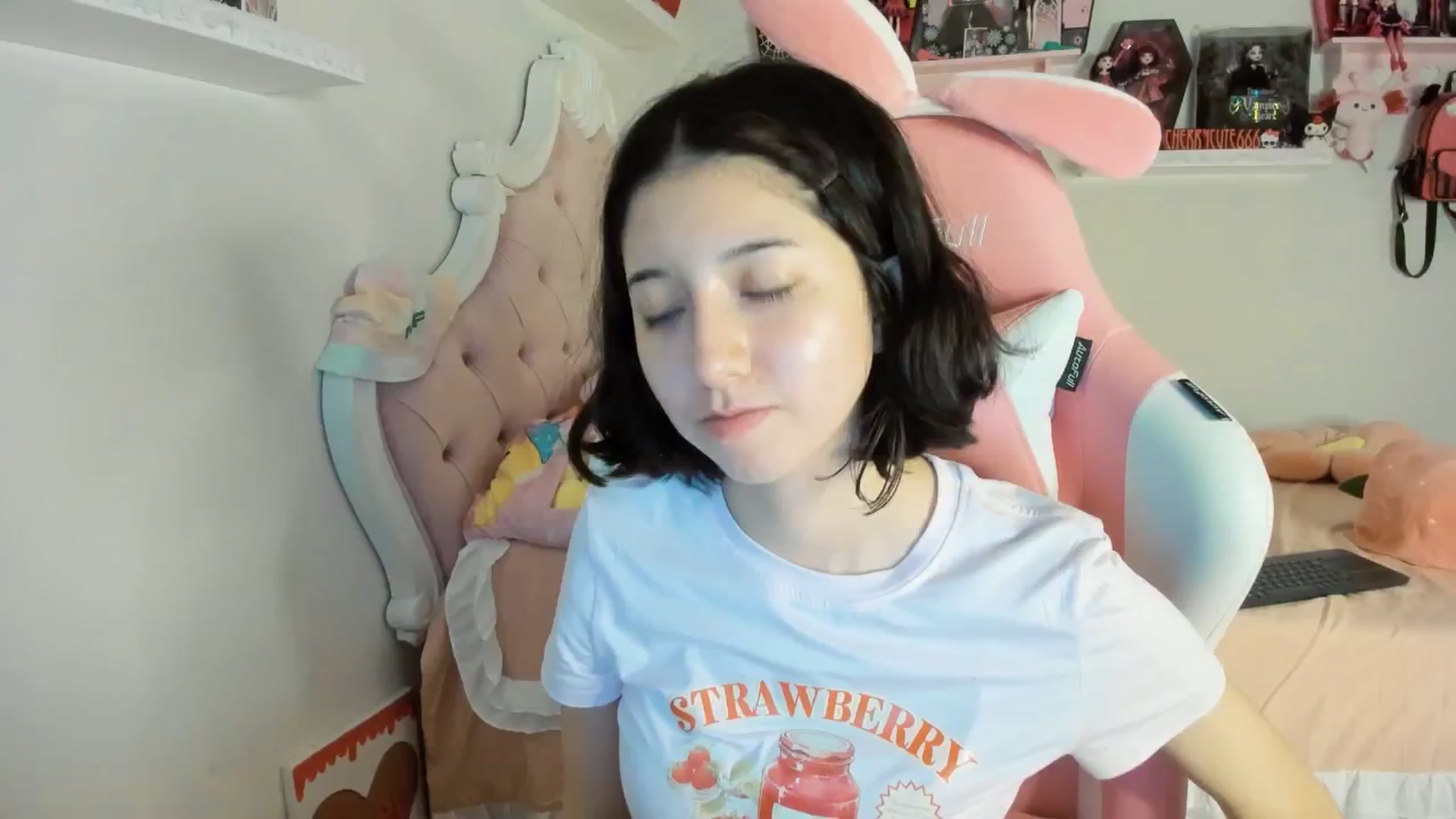 Gallery image thumbnail from Cherrycute666's myfreecams stream on, 07/11/2025, 02:05 image 9 of 20
