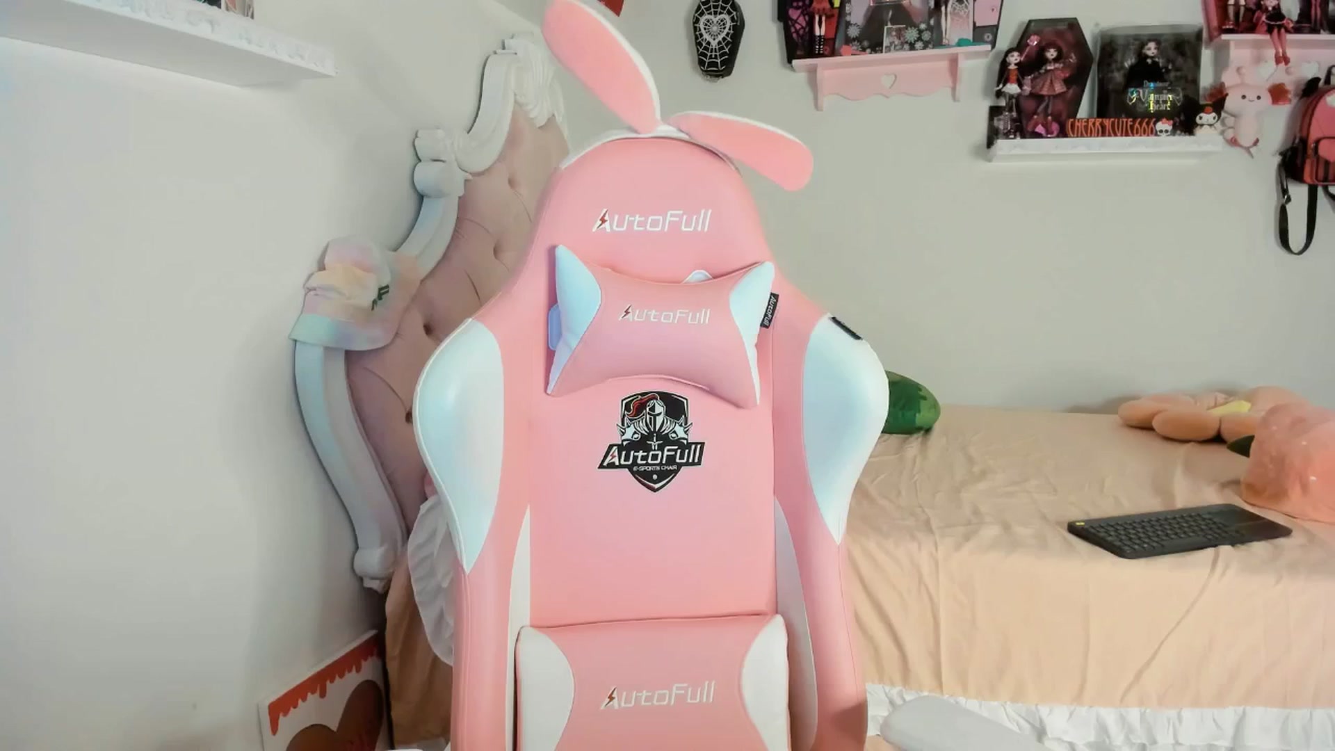 Gallery image thumbnail from Cherrycute666's myfreecams stream on, 07/11/2025, 03:49 image 1 of 20