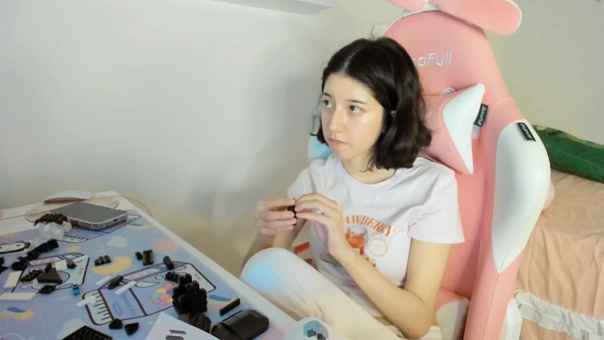 Gallery image thumbnail from Cherrycute666's myfreecams stream on, 07/11/2025, 03:49 image 16 of 20