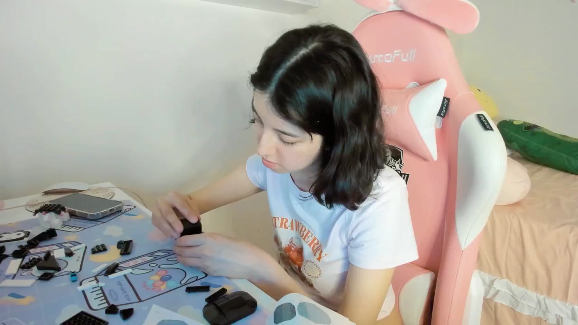 Gallery image thumbnail from Cherrycute666's myfreecams stream on, 07/11/2025, 03:49 image 17 of 20