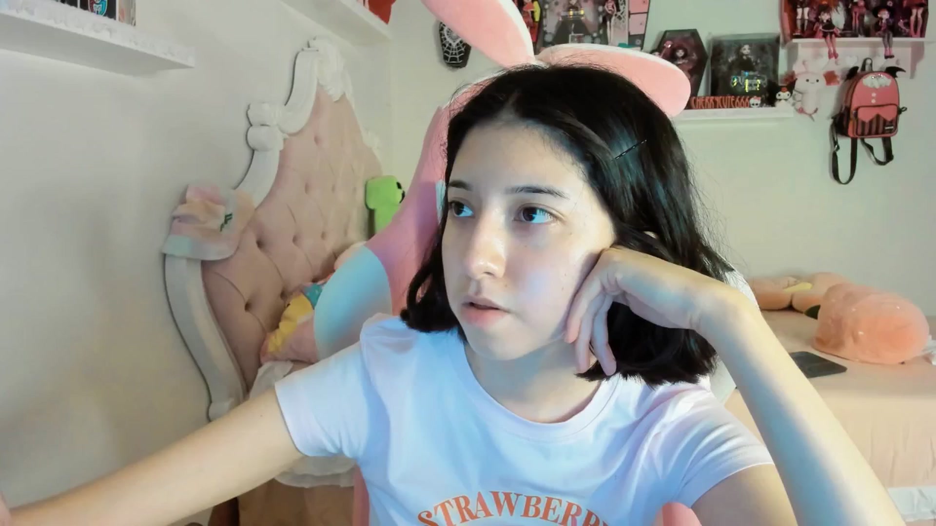 Gallery image thumbnail from Cherrycute666's myfreecams stream on, 07/11/2025, 09:00 image 3 of 20