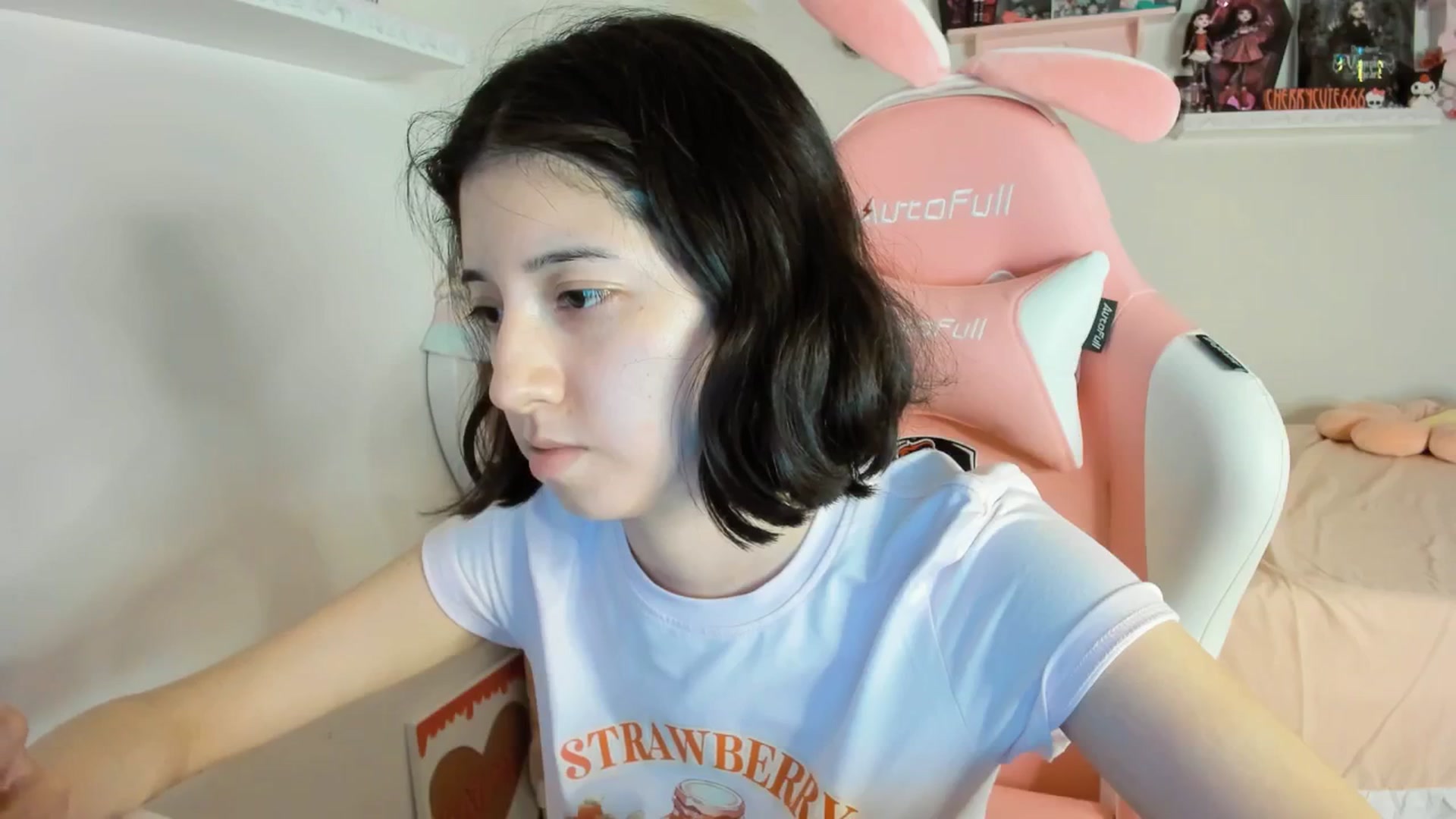 Gallery image thumbnail from Cherrycute666's myfreecams stream on, 07/11/2025, 09:00 image 17 of 20