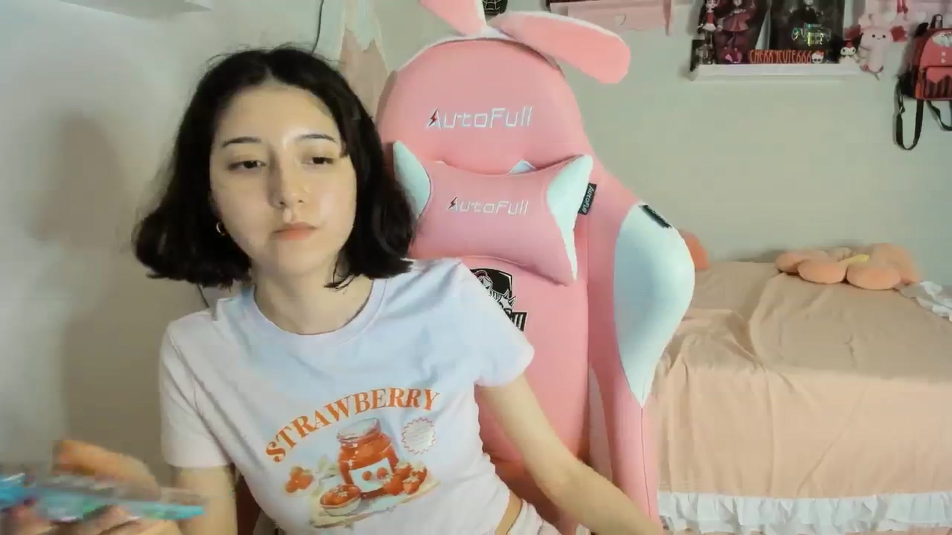 Gallery image thumbnail from Cherrycute666's myfreecams stream on, 07/11/2025, 09:00 image 10 of 20
