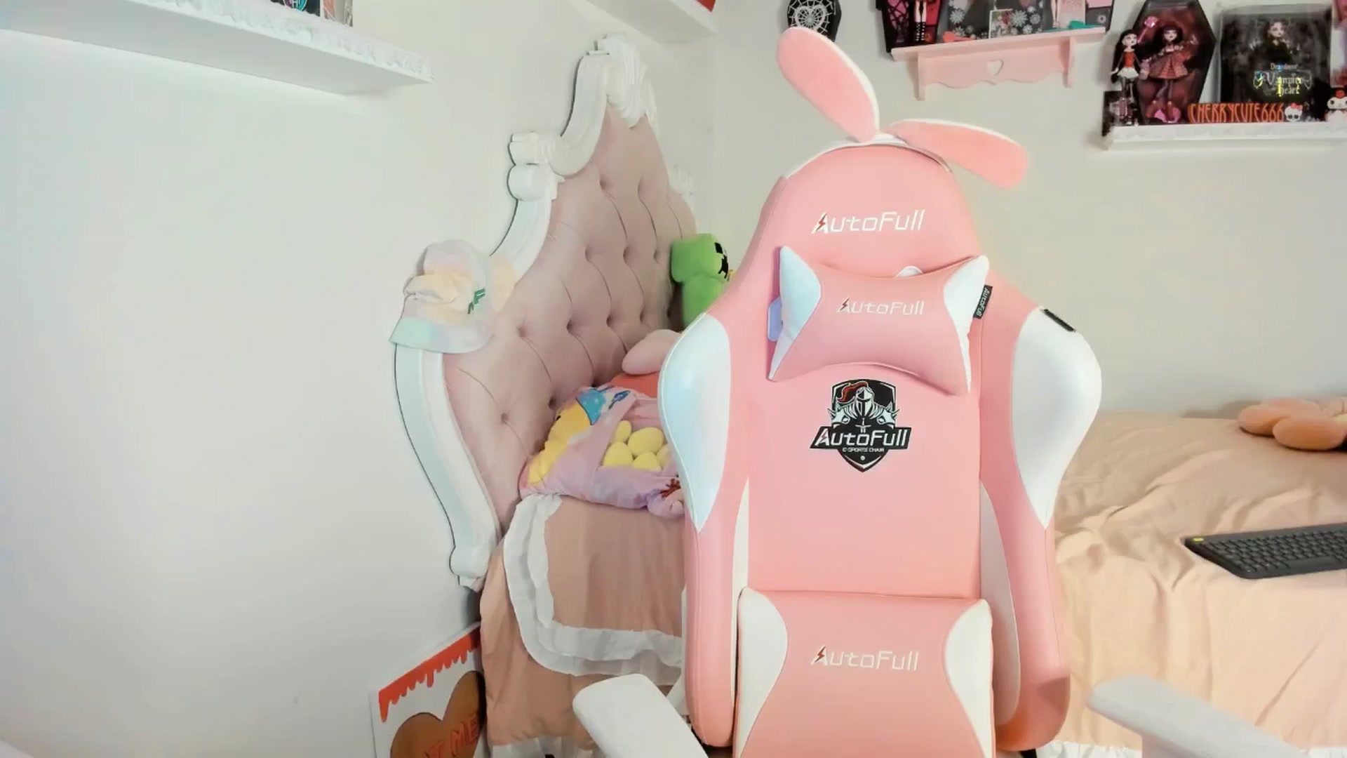 Gallery image thumbnail from Cherrycute666's myfreecams stream on, 07/11/2025, 09:00 image 2 of 20