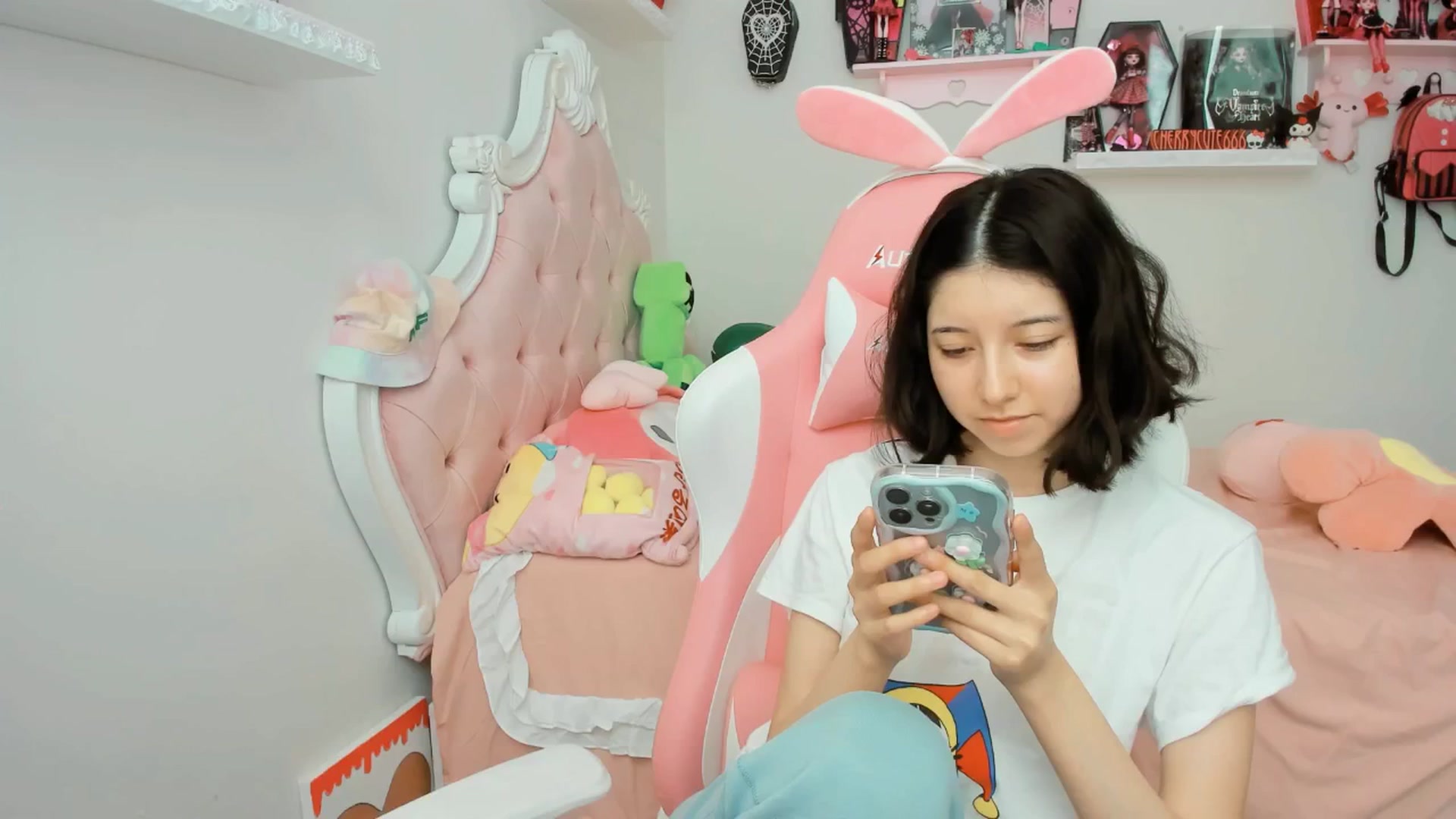 Gallery image thumbnail from Cherrycute666's myfreecams stream on, 07/12/2025, 20:59 image 10 of 20