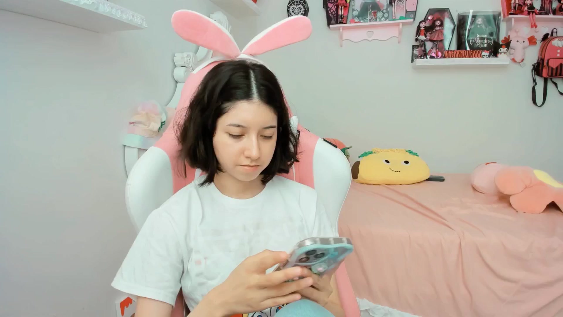 Gallery image thumbnail from Cherrycute666's myfreecams stream on, 07/12/2025, 20:59 image 6 of 20