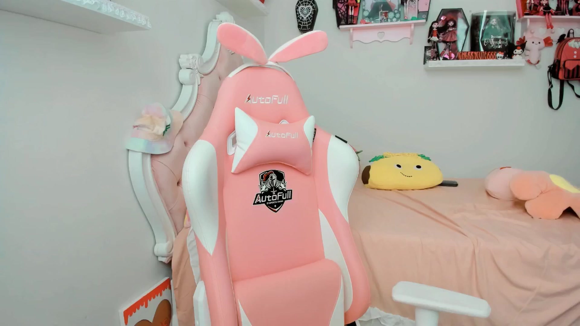 Gallery image thumbnail from Cherrycute666's myfreecams stream on, 07/12/2025, 20:59 image 4 of 20