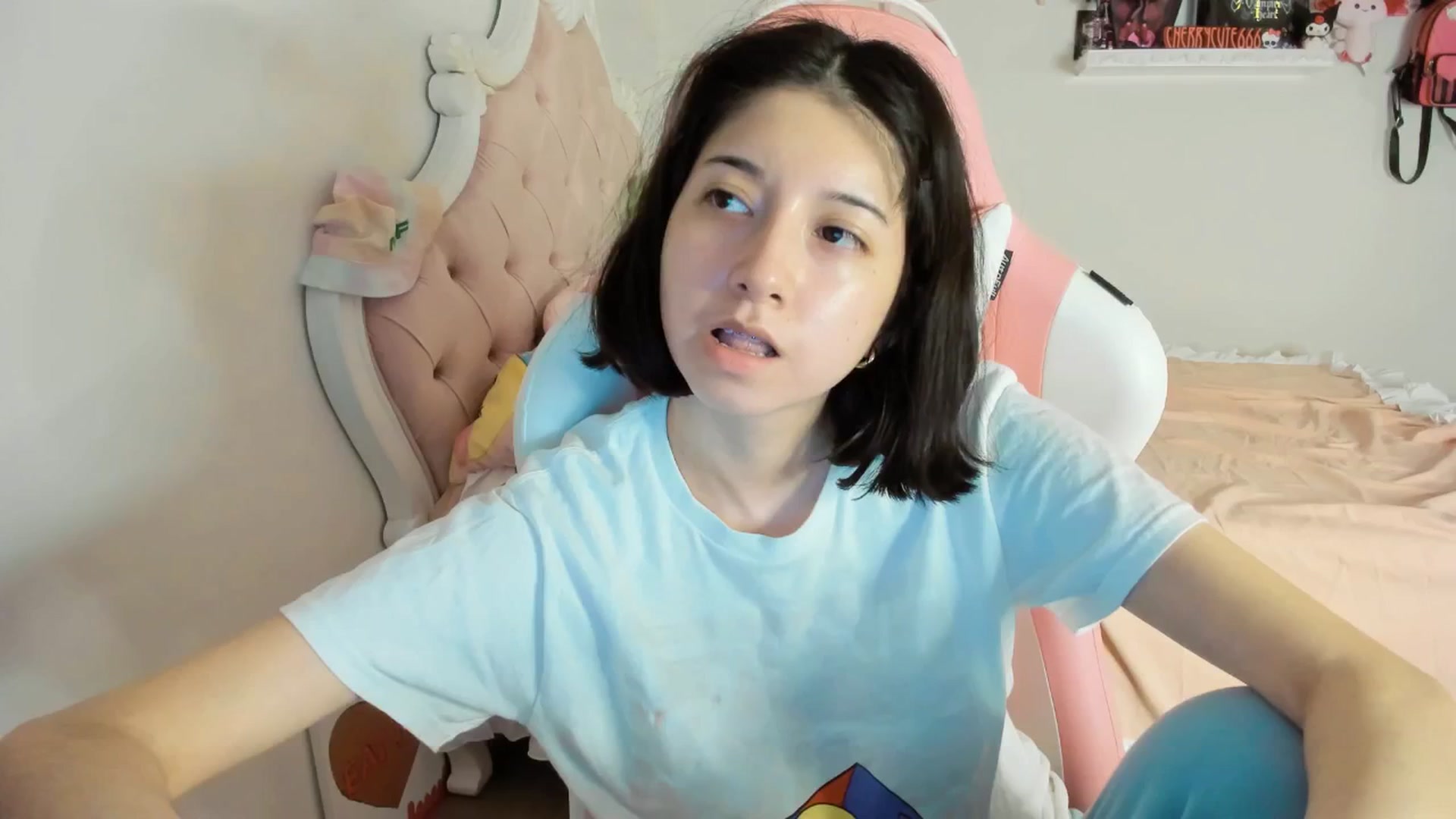 Gallery image thumbnail from Cherrycute666's myfreecams stream on, 07/13/2025, 09:05 image 17 of 20
