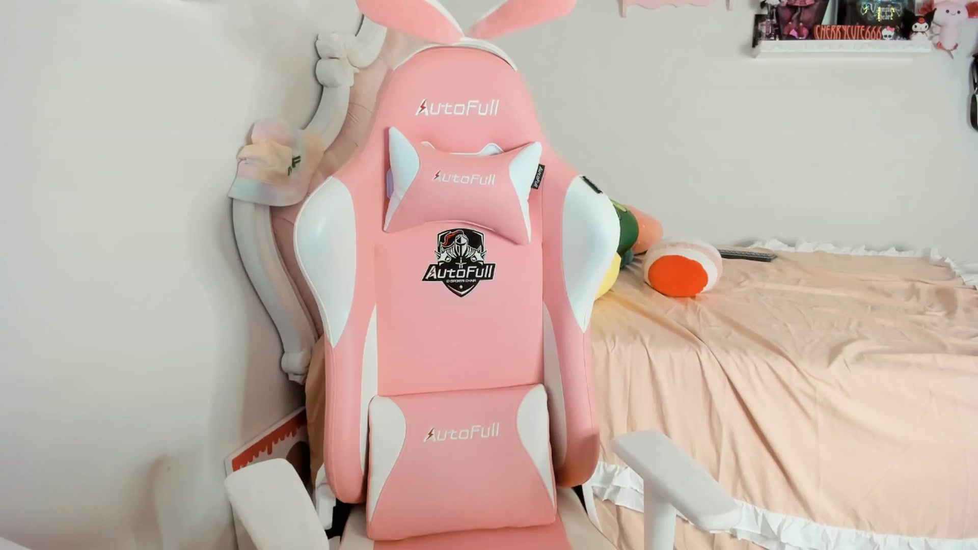 Gallery image thumbnail from Cherrycute666's myfreecams stream on, 07/13/2025, 09:05 image 13 of 20