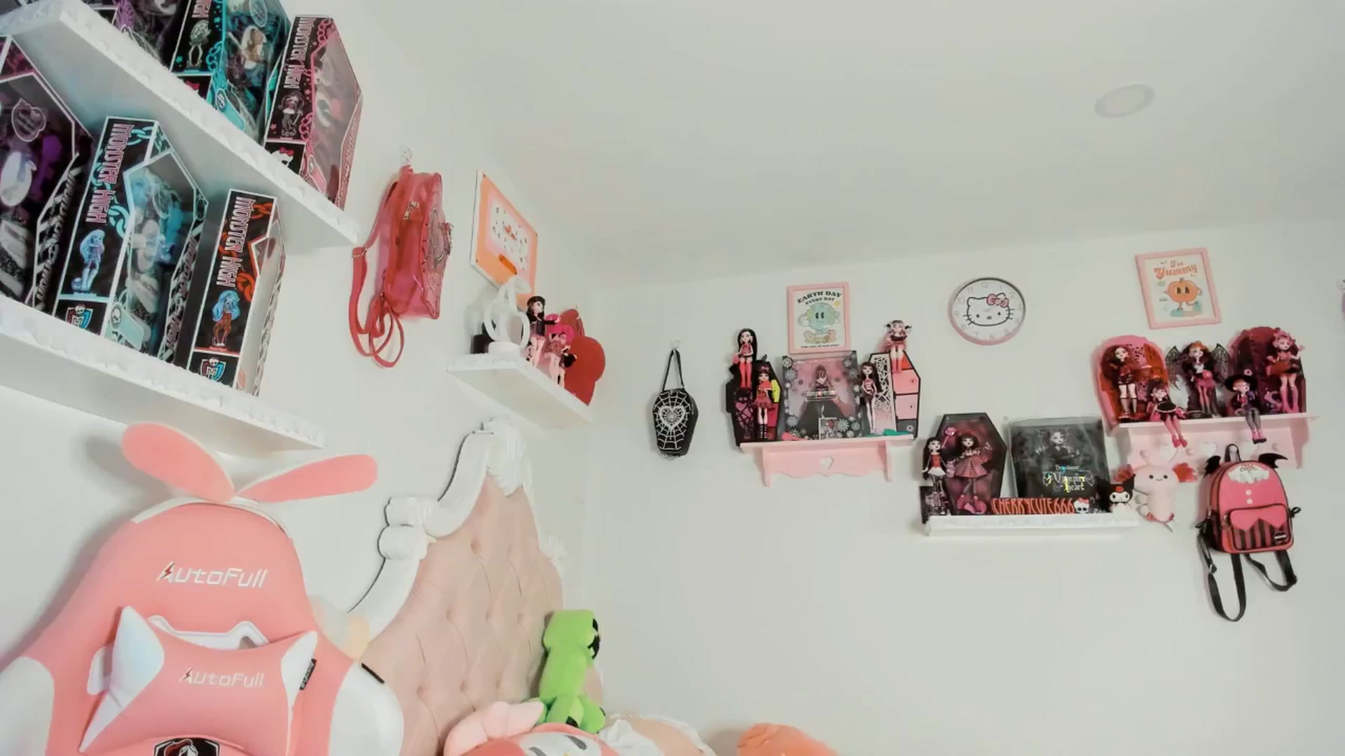 Gallery image thumbnail from Cherrycute666's myfreecams stream on, 07/13/2025, 09:05 image 1 of 20