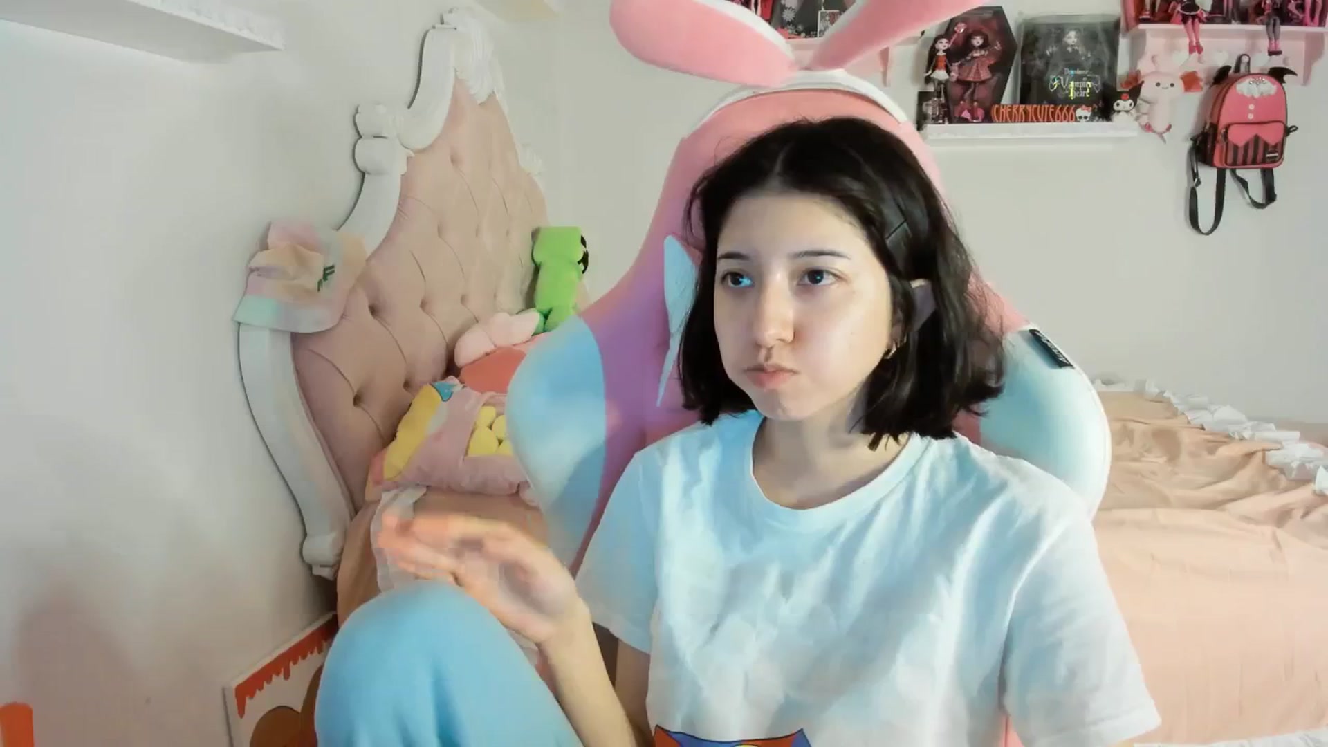 Gallery image thumbnail from Cherrycute666's myfreecams stream on, 07/13/2025, 09:05 image 20 of 20