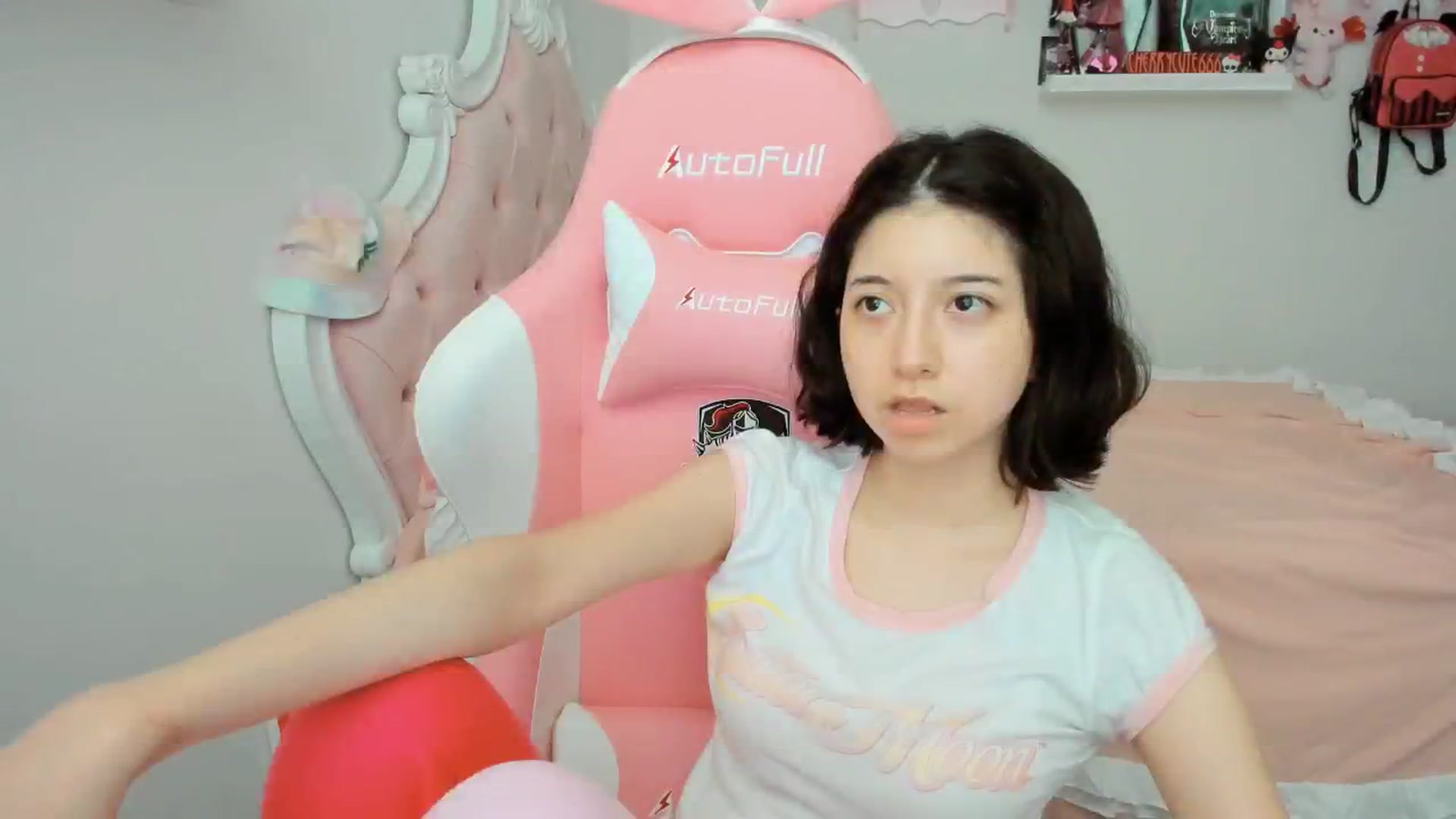 Gallery image thumbnail from Cherrycute666's myfreecams stream on, 07/13/2025, 22:59 image 10 of 20