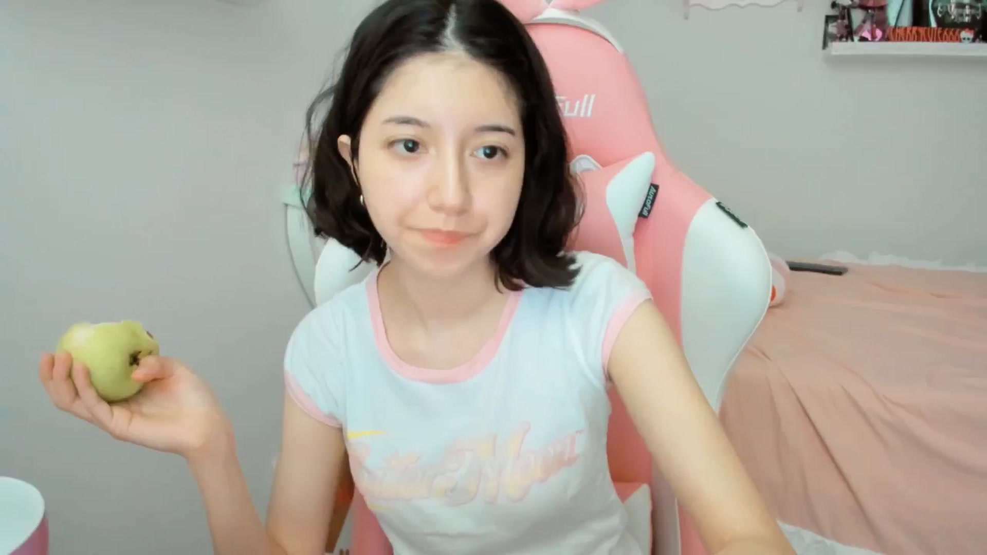 Gallery image thumbnail from Cherrycute666's myfreecams stream on, 07/13/2025, 22:59 image 15 of 20