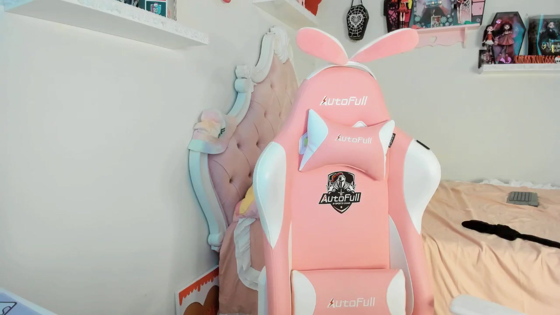 Gallery image thumbnail from Cherrycute666's myfreecams stream on, 07/14/2025, 04:05 image 6 of 20