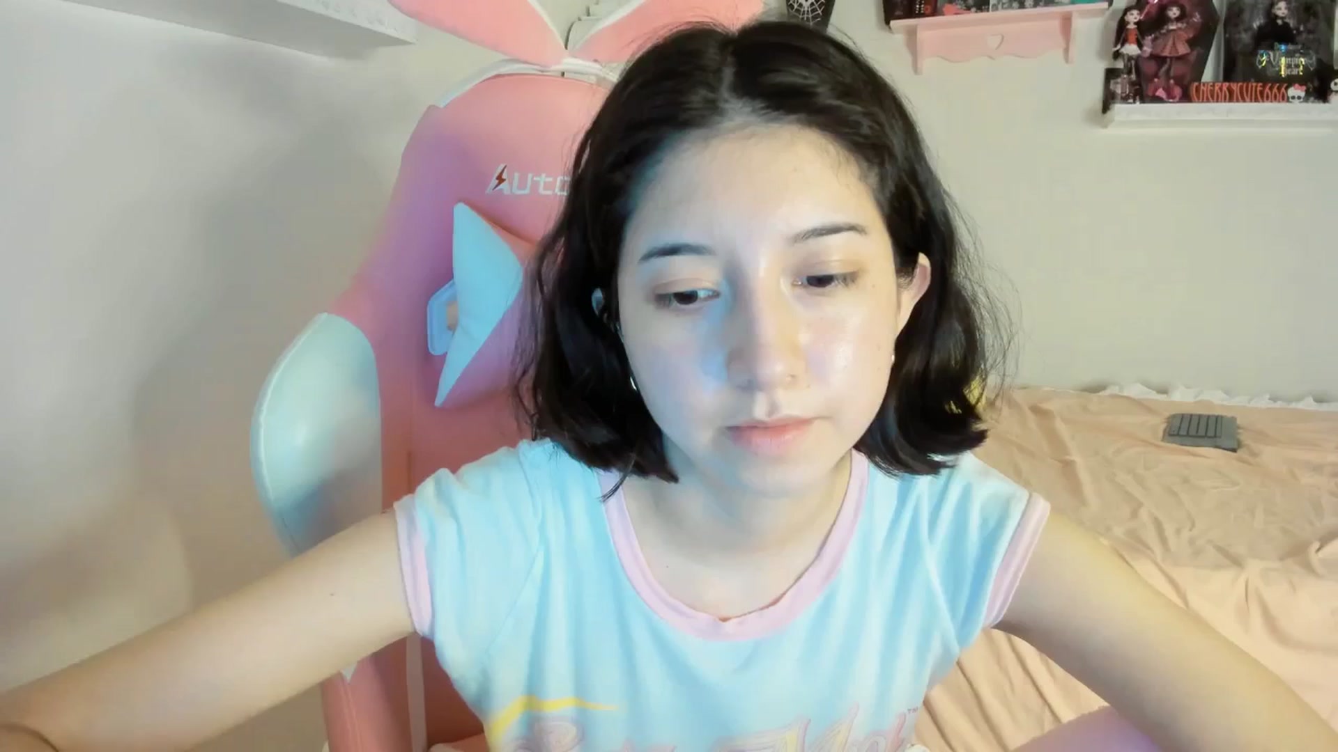 Gallery image thumbnail from Cherrycute666's myfreecams stream on, 07/14/2025, 04:05 image 11 of 20