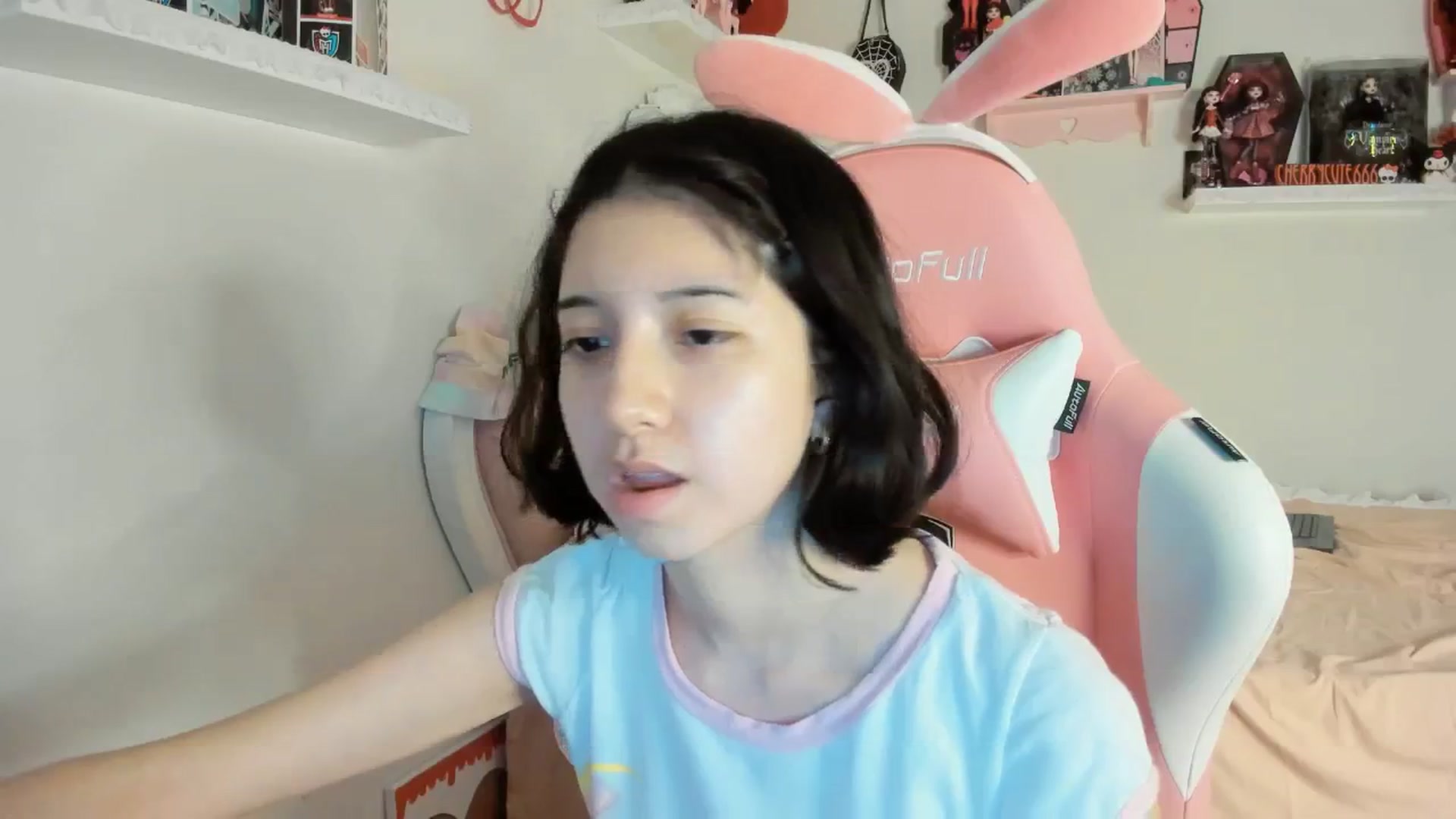 Gallery image thumbnail from Cherrycute666's myfreecams stream on, 07/14/2025, 04:05 image 17 of 20