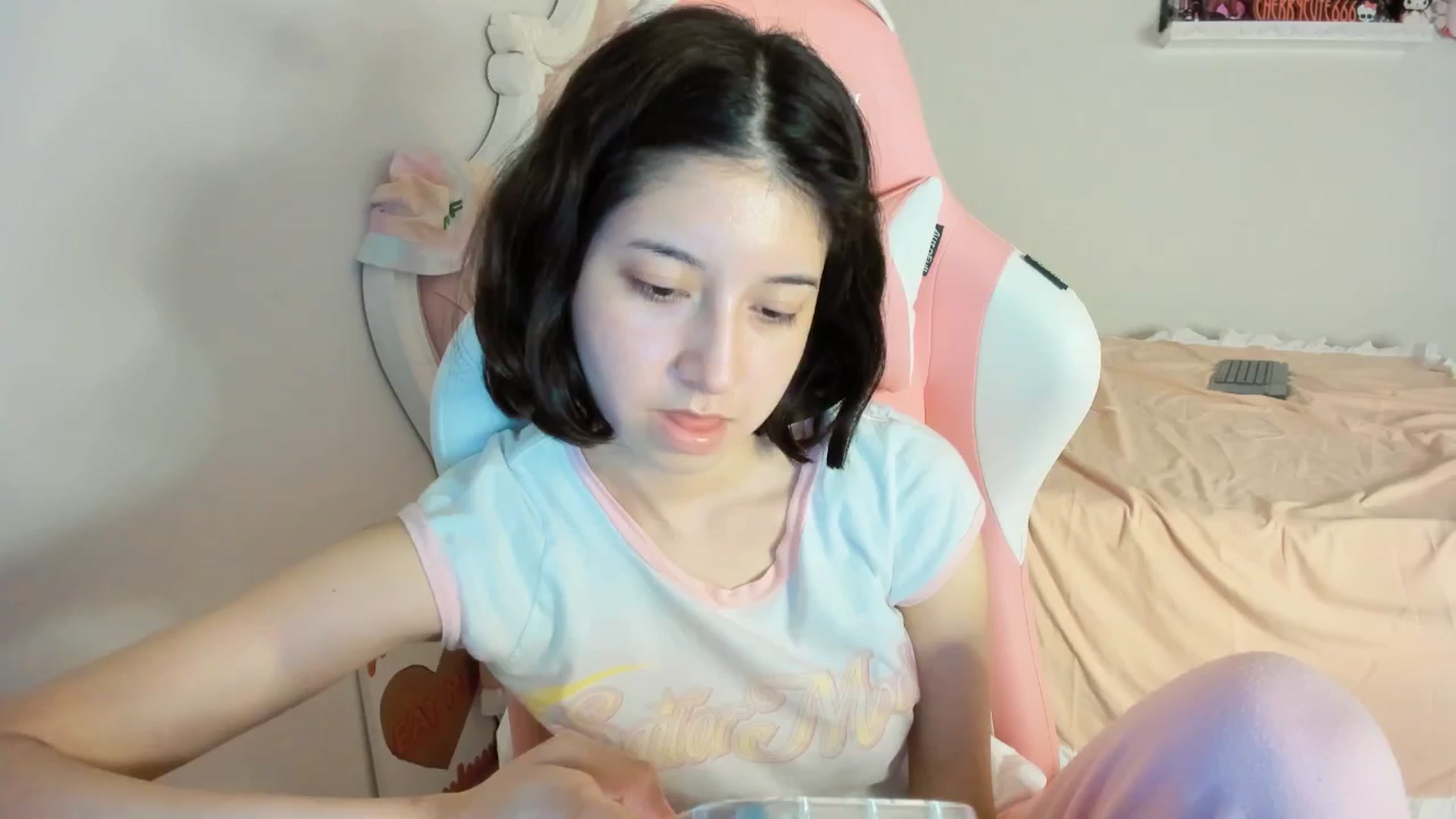 Gallery image thumbnail from Cherrycute666's myfreecams stream on, 07/14/2025, 04:49 image 18 of 20