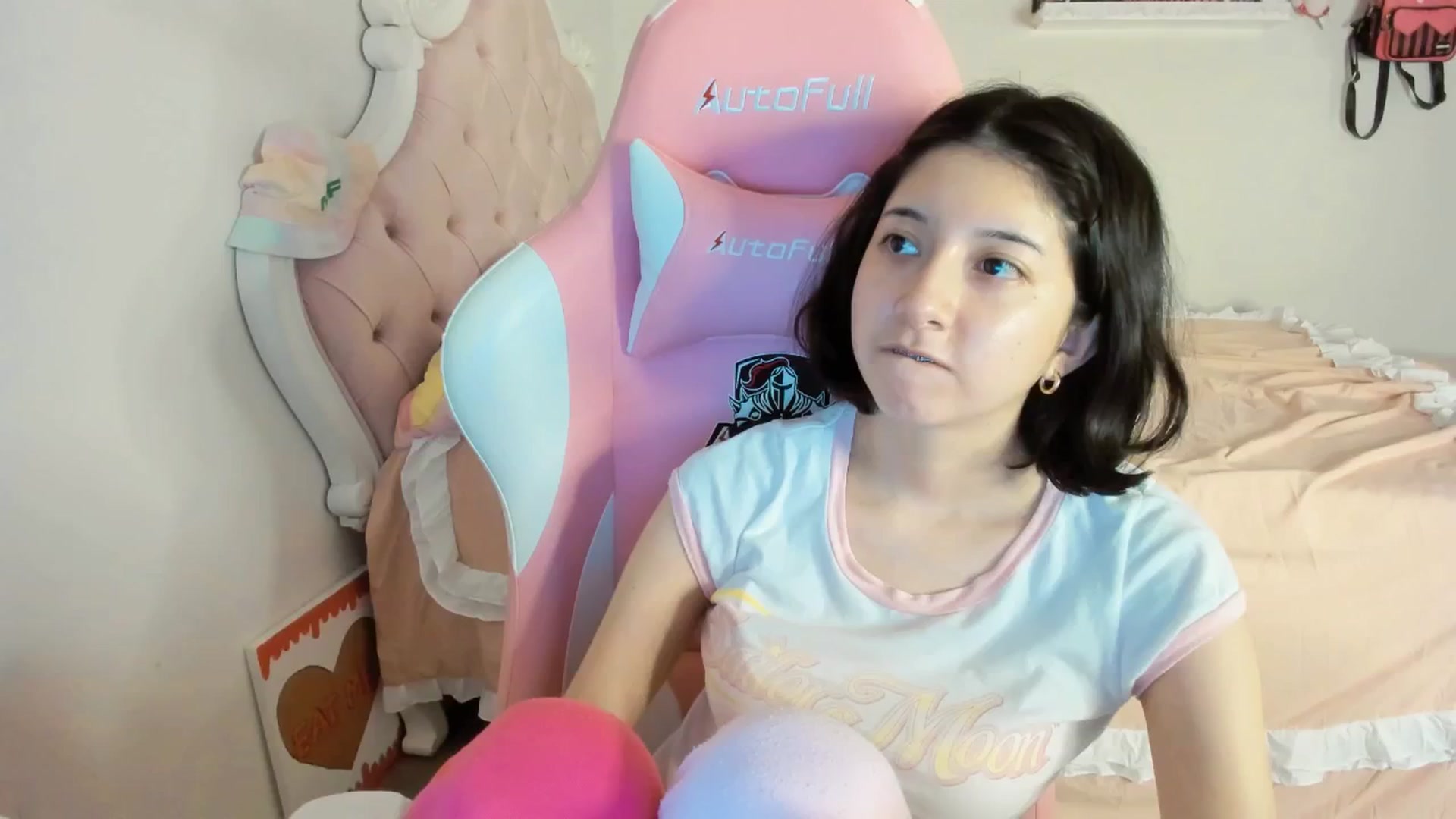 Gallery image thumbnail from Cherrycute666's myfreecams stream on, 07/14/2025, 04:49 image 1 of 20