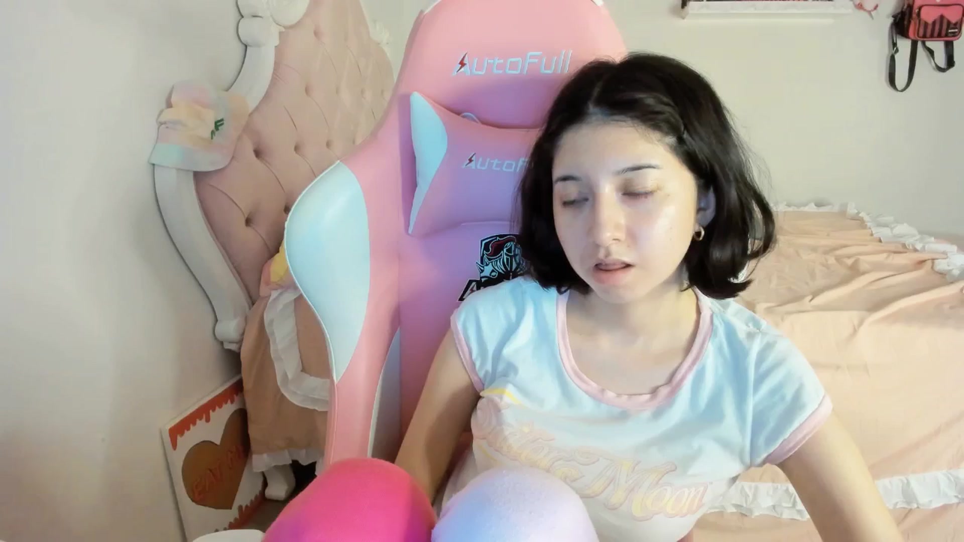Gallery image thumbnail from Cherrycute666's myfreecams stream on, 07/14/2025, 04:49 image 6 of 20
