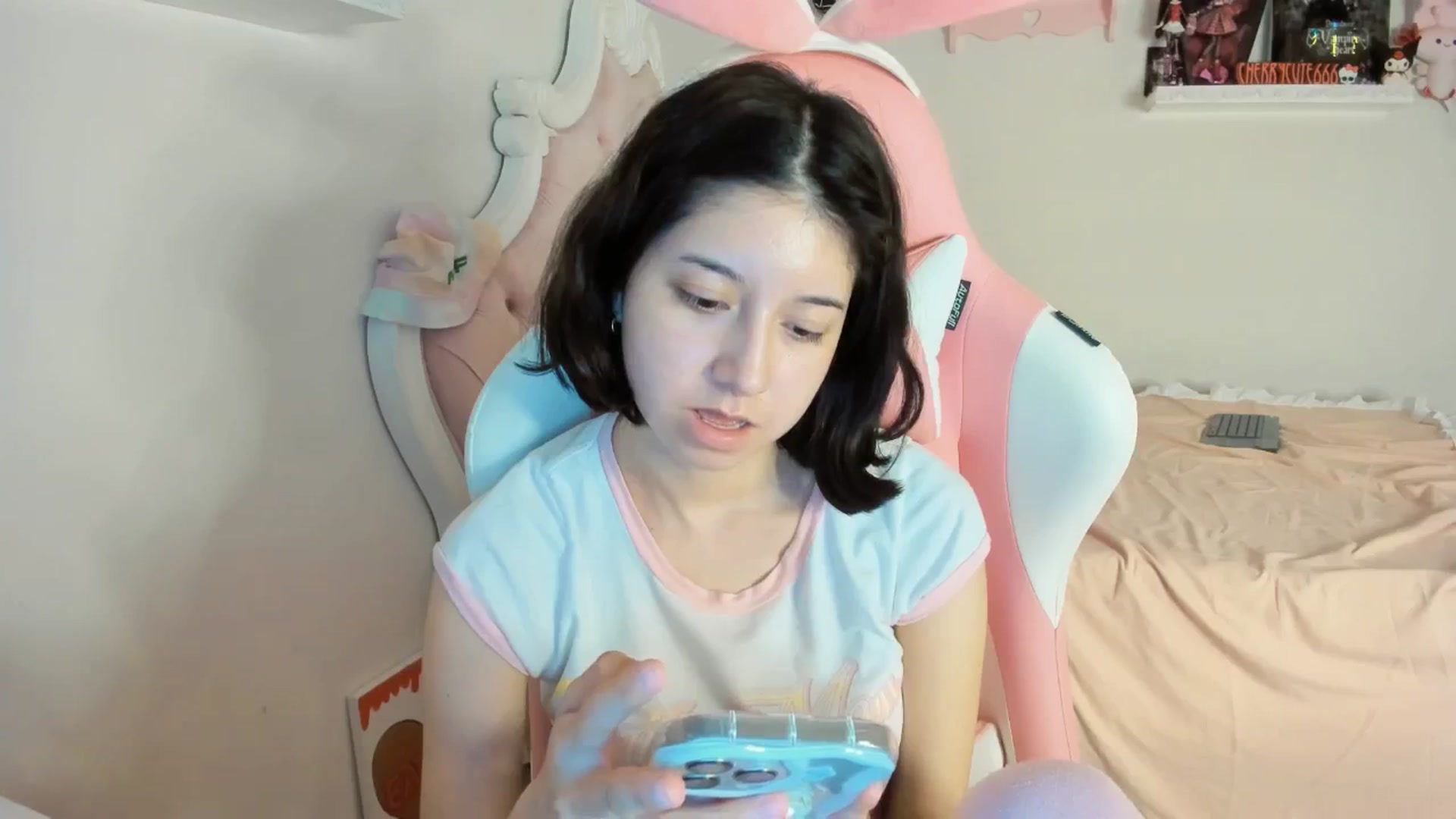 Gallery image thumbnail from Cherrycute666's myfreecams stream on, 07/14/2025, 04:49 image 16 of 20