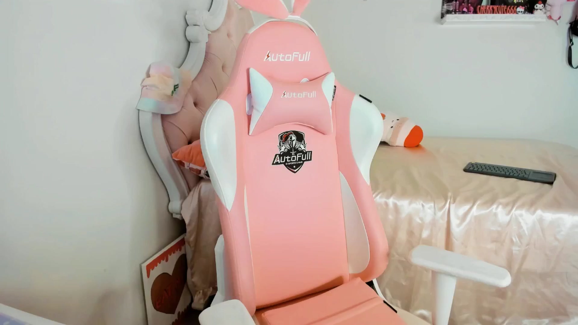 Gallery image thumbnail from Cherrycute666's myfreecams stream on, 07/18/2025, 06:26 image 9 of 20