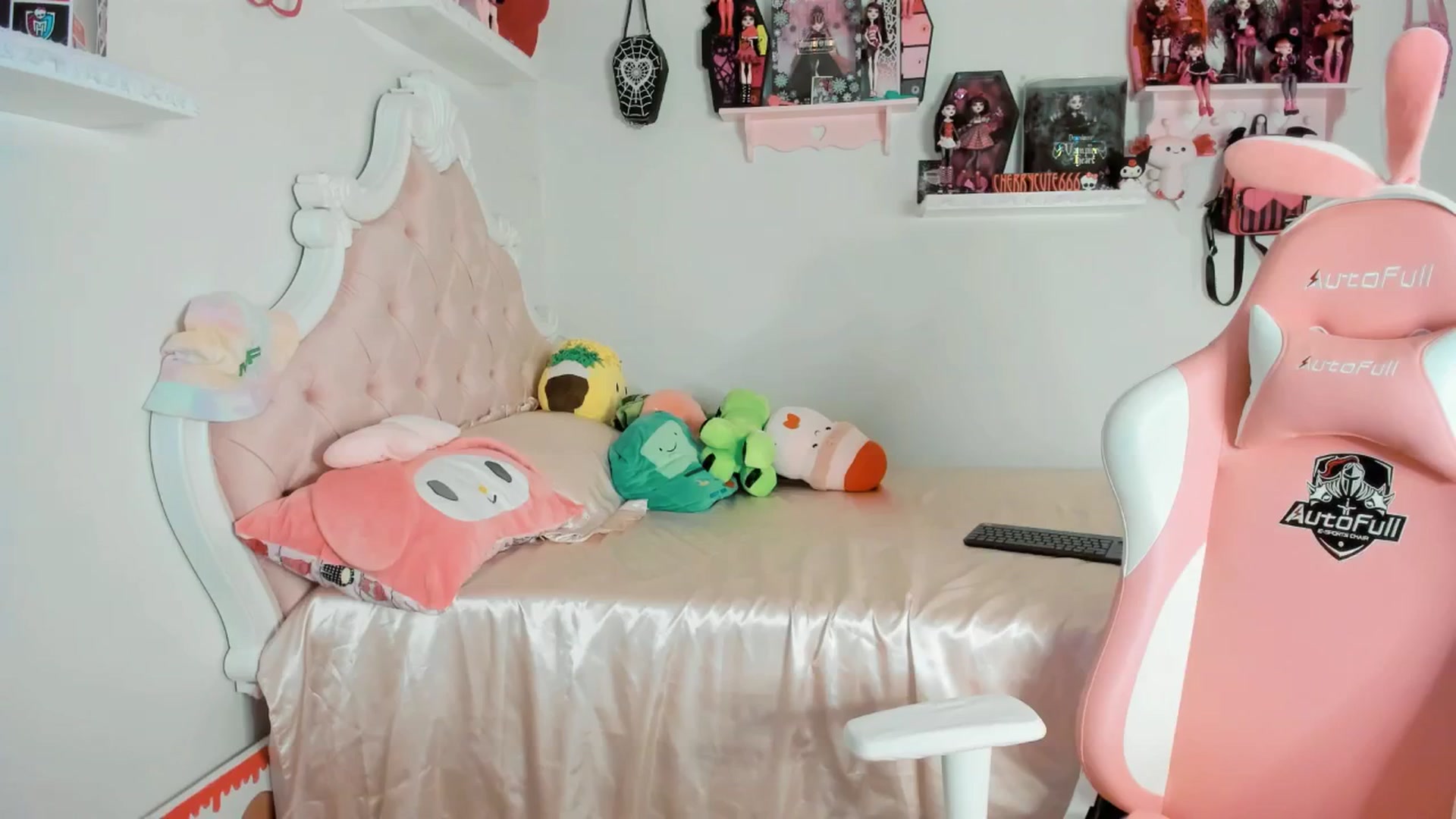 Gallery image thumbnail from Cherrycute666's myfreecams stream on, 07/18/2025, 06:26 image 16 of 20