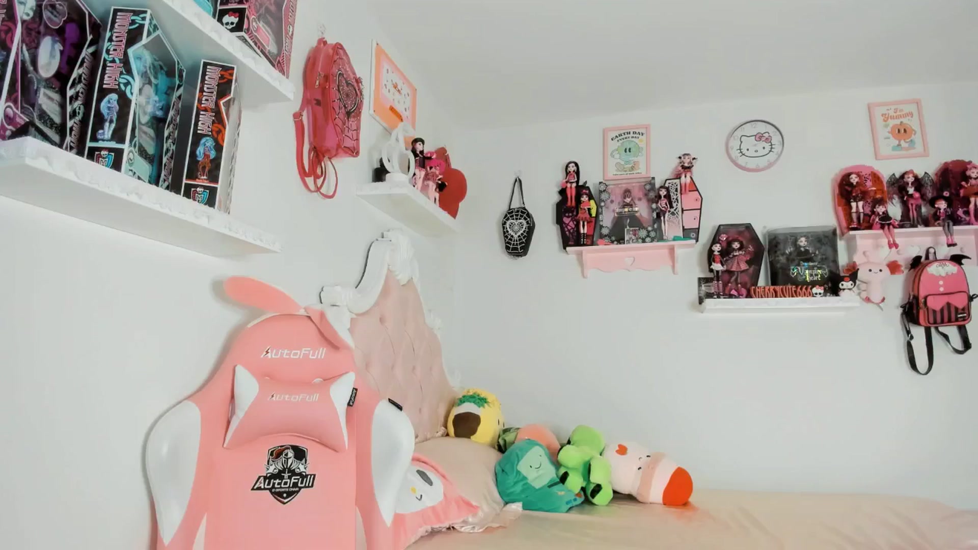 Gallery image thumbnail from Cherrycute666's myfreecams stream on, 07/18/2025, 06:26 image 5 of 20
