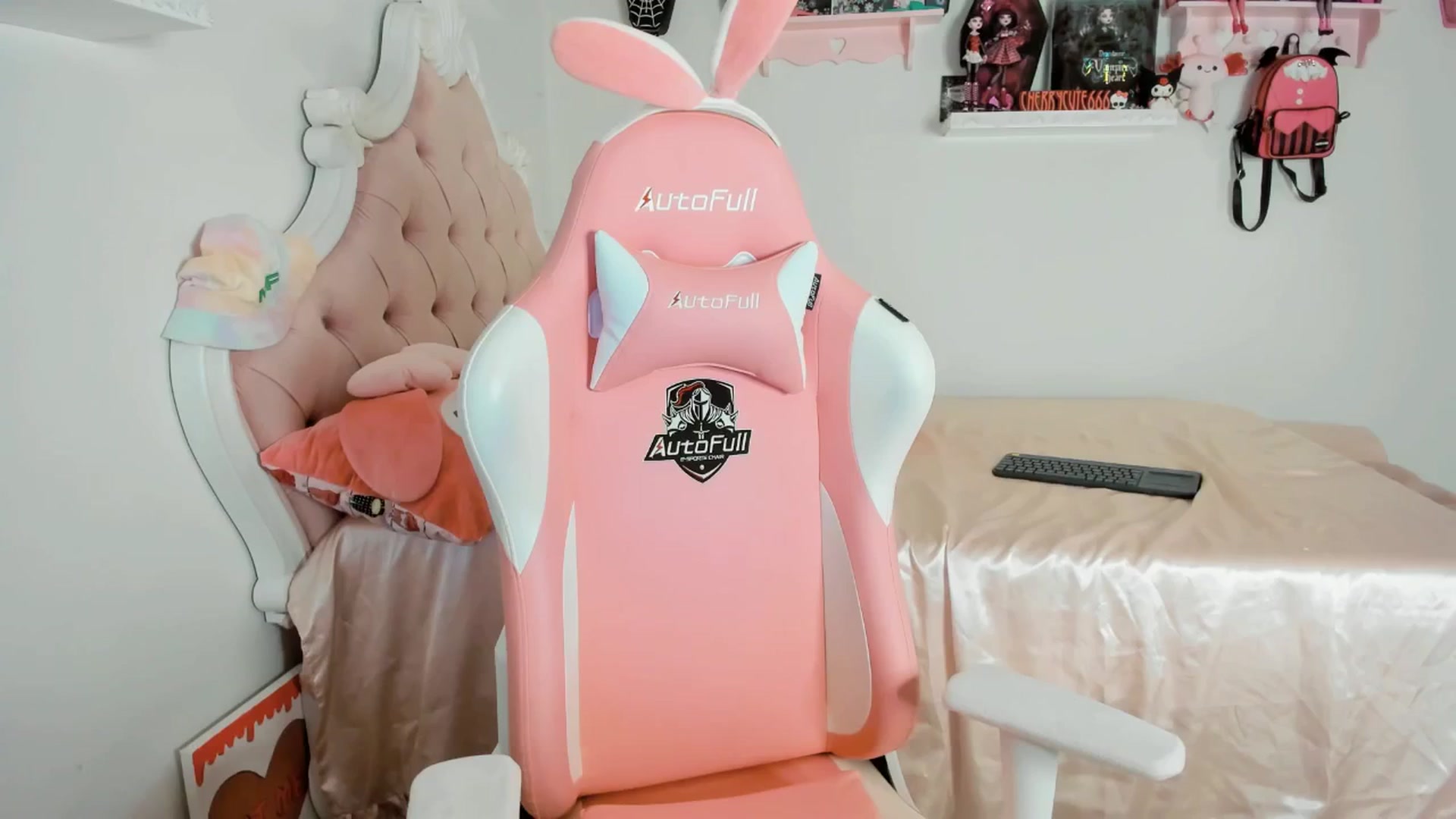 Gallery image thumbnail from Cherrycute666's myfreecams stream on, 07/18/2025, 06:26 image 19 of 20