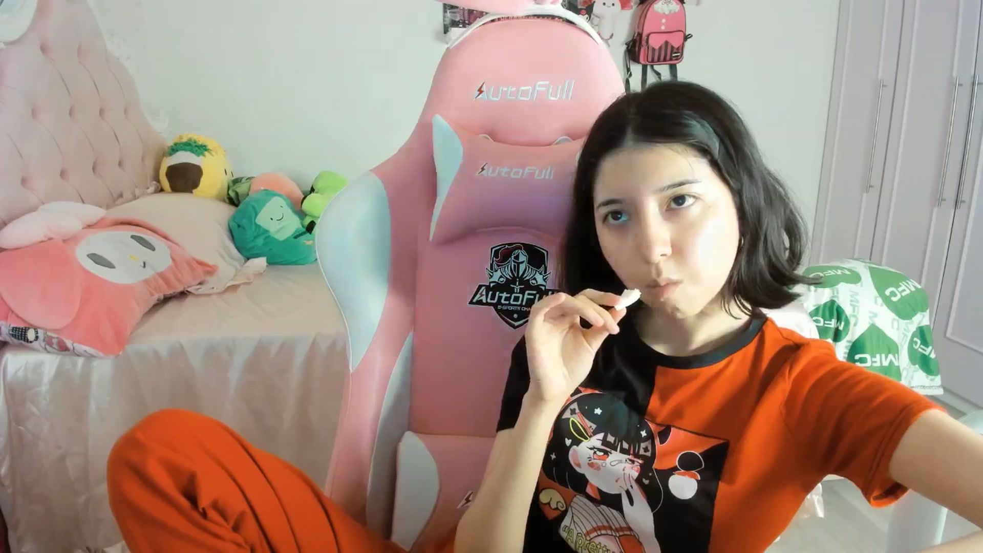 Gallery image thumbnail from Cherrycute666's myfreecams stream on, 07/18/2025, 06:26 image 14 of 20