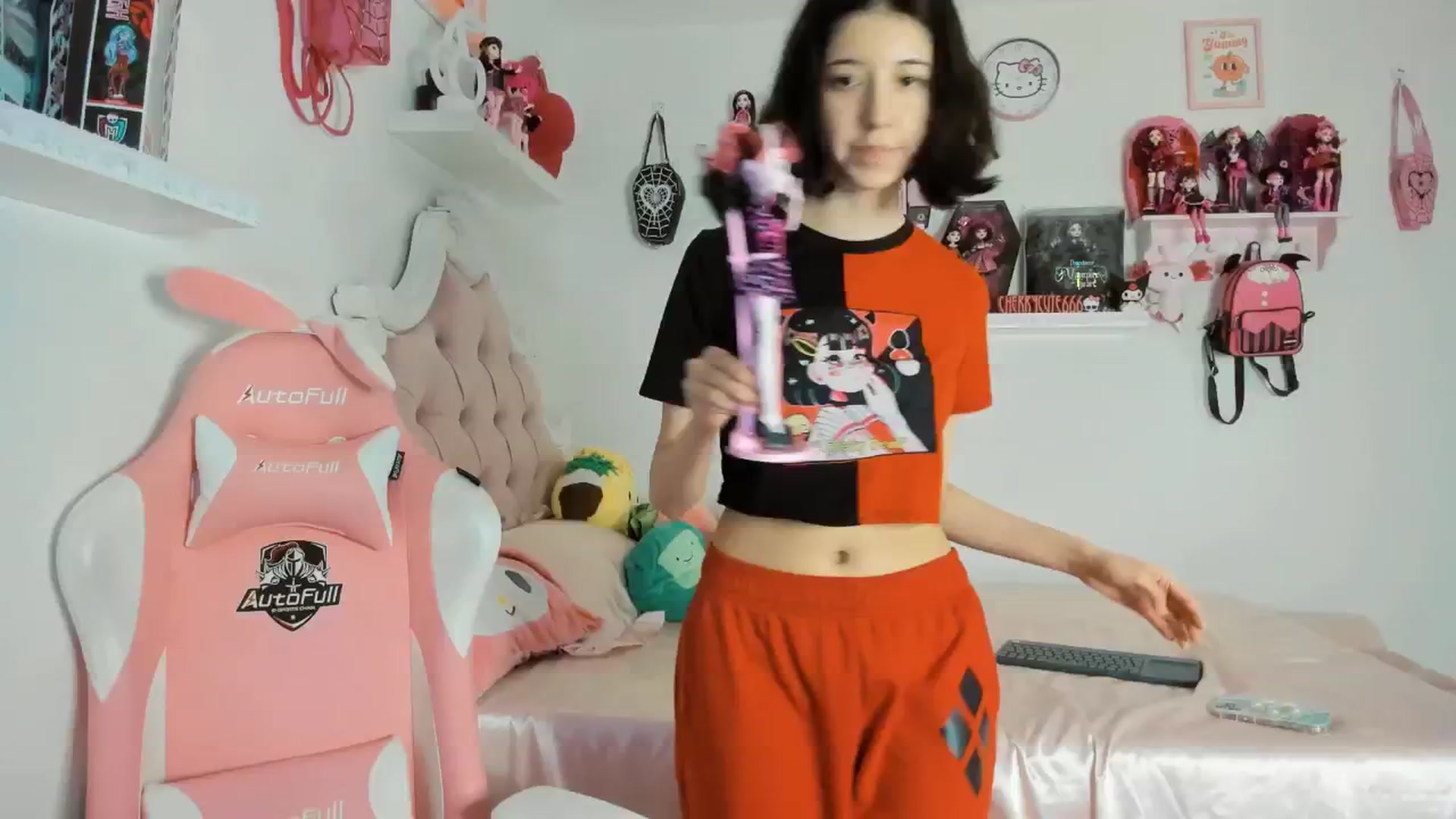 Gallery image thumbnail from Cherrycute666's myfreecams stream on, 07/18/2025, 06:26 image 7 of 20