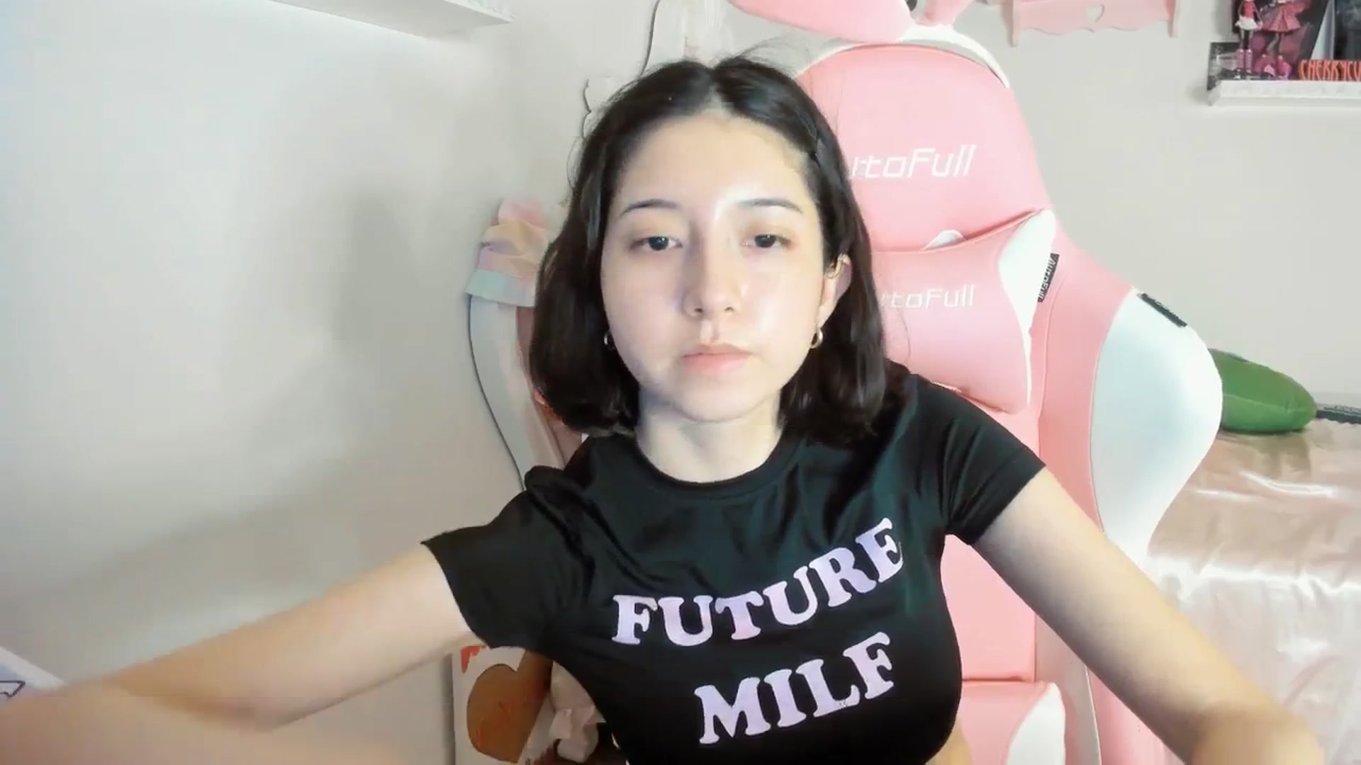 Gallery image thumbnail from Cherrycute666's myfreecams stream on, 07/19/2025, 03:37 image 16 of 20