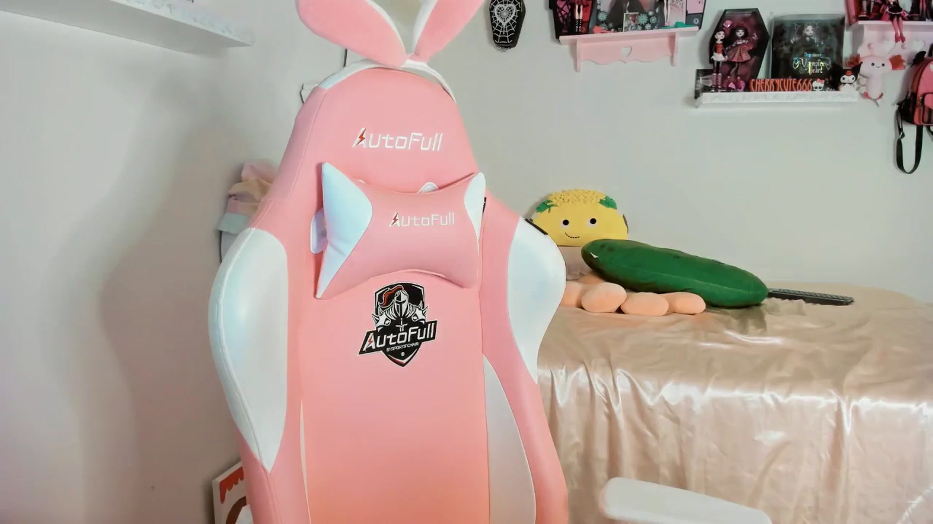 Gallery image thumbnail from Cherrycute666's myfreecams stream on, 07/19/2025, 03:37 image 19 of 20