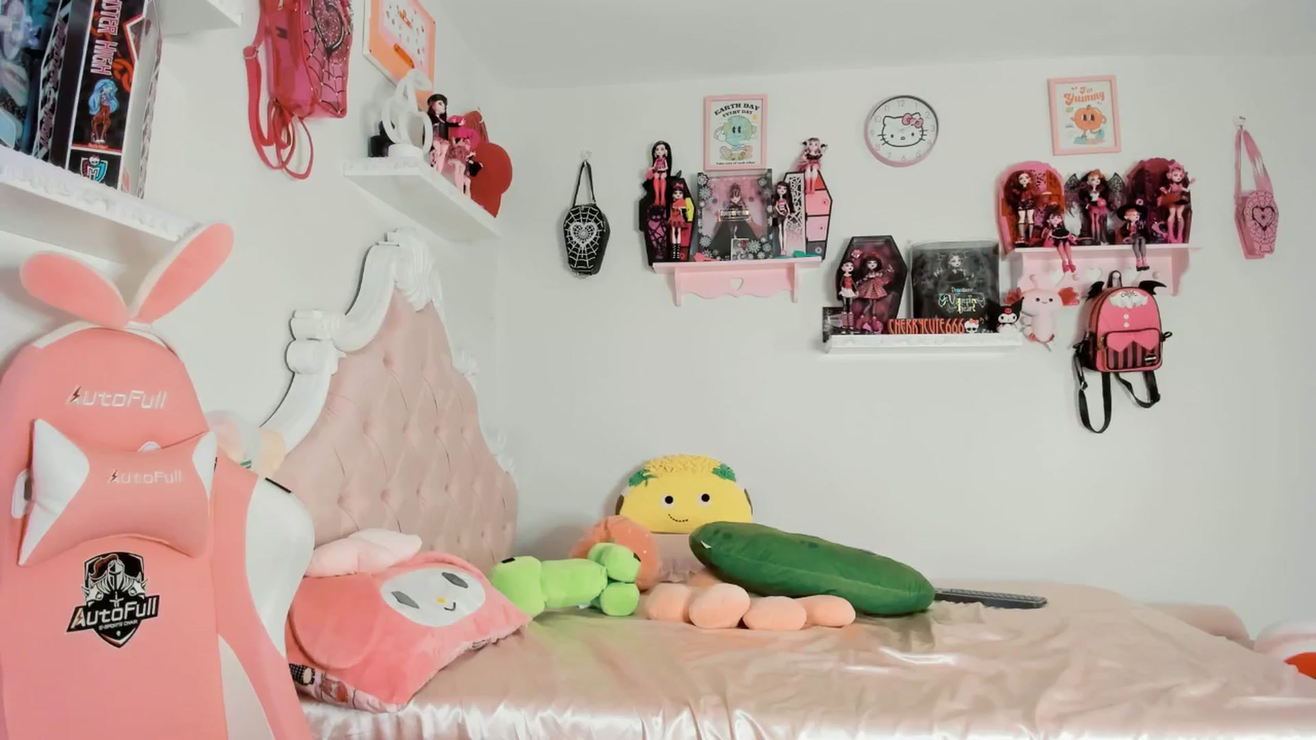 Gallery image thumbnail from Cherrycute666's myfreecams stream on, 07/19/2025, 03:37 image 11 of 20